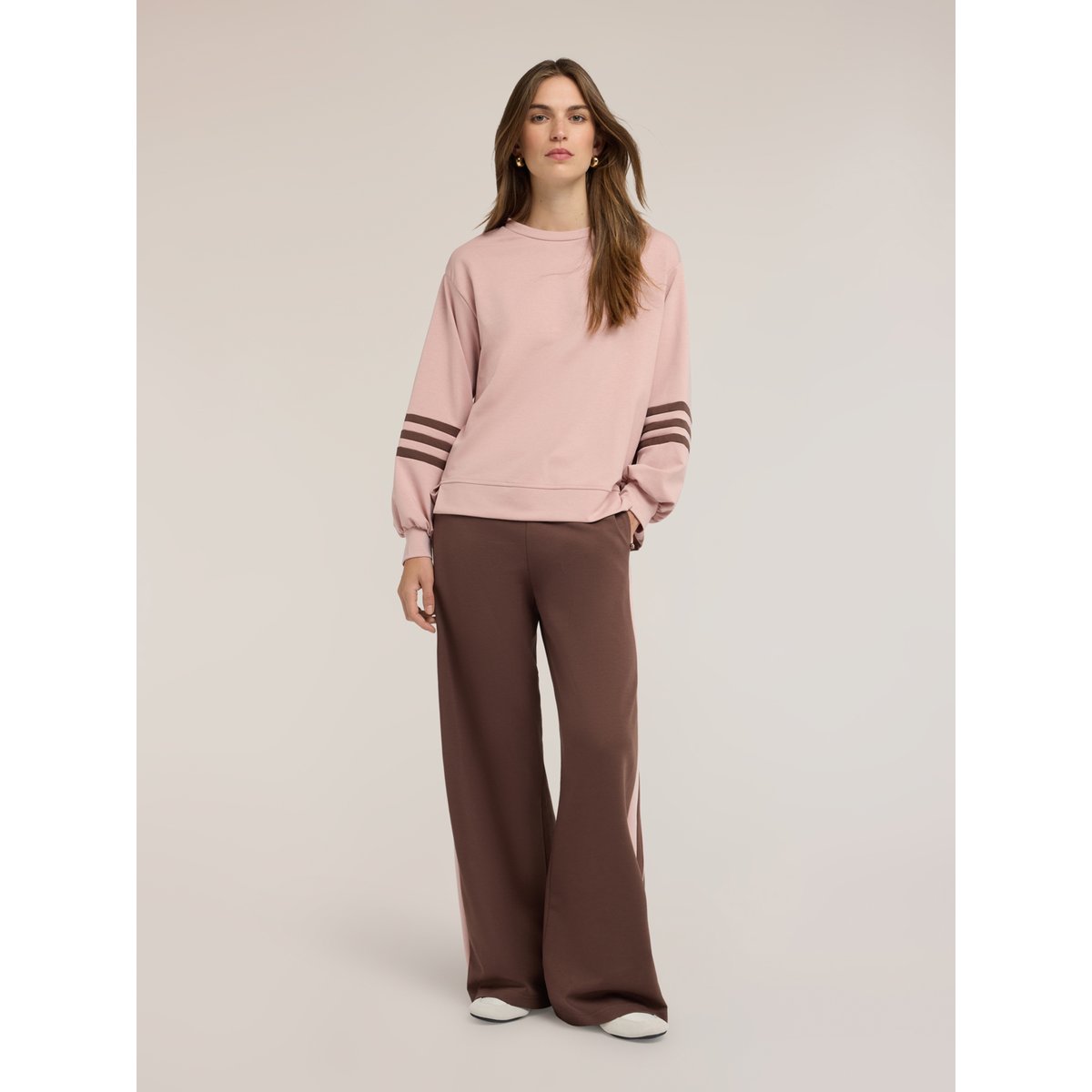 Sweat fermé avec bandes contrastées et fente rose, MOTIVI