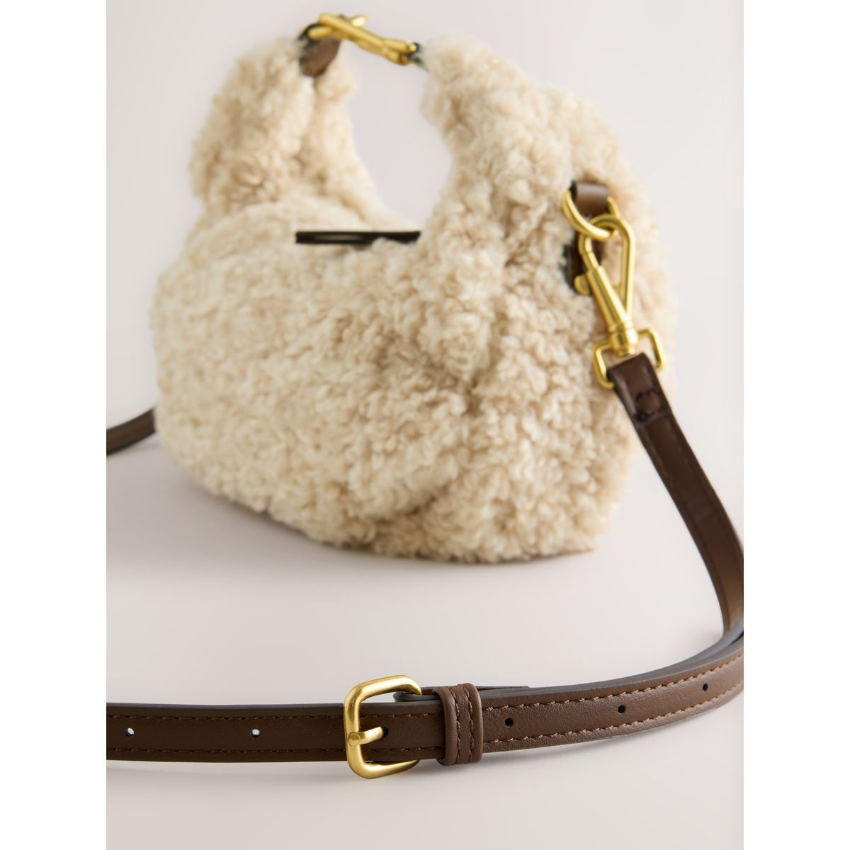 Mini sac à main en daim peau lainée os, NEXT