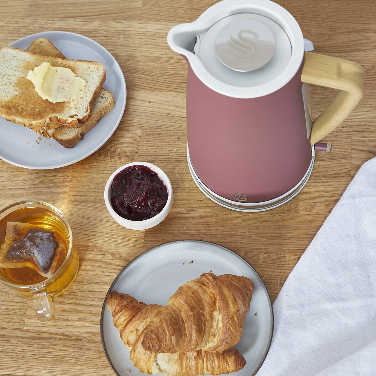 Nordic 1.7L Cordless Kettle - SK14610 fuchsia pink, SWAN