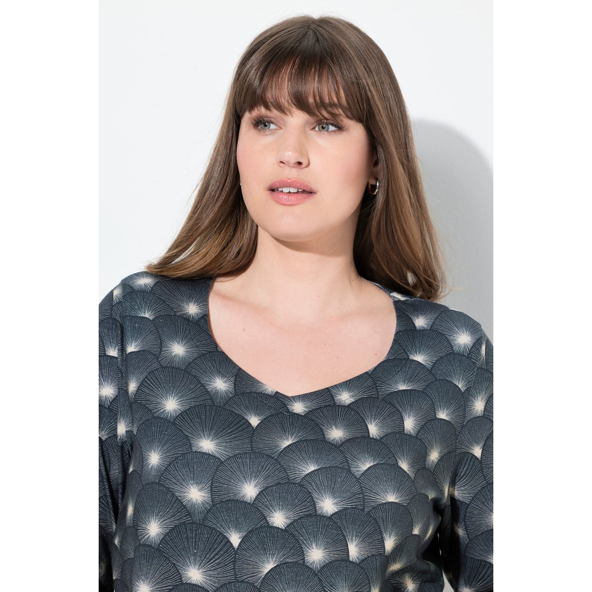 T-shirt classique à col en forme de cœur noir, ULLA POPKEN