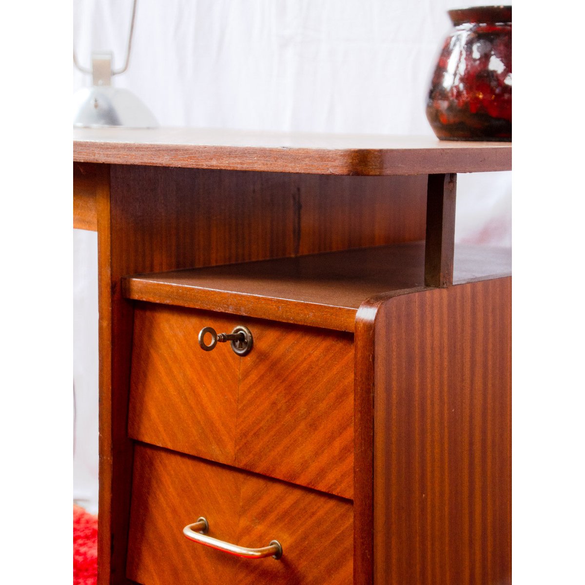 Bureau en teck Yvan N°593 - Bon état bois foncé, DEBONGOUT