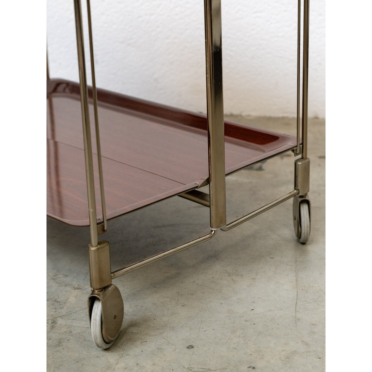 Desserte à roulettes pliante en formica Anouk N°425 - Bon état bois foncé, DEBONGOUT