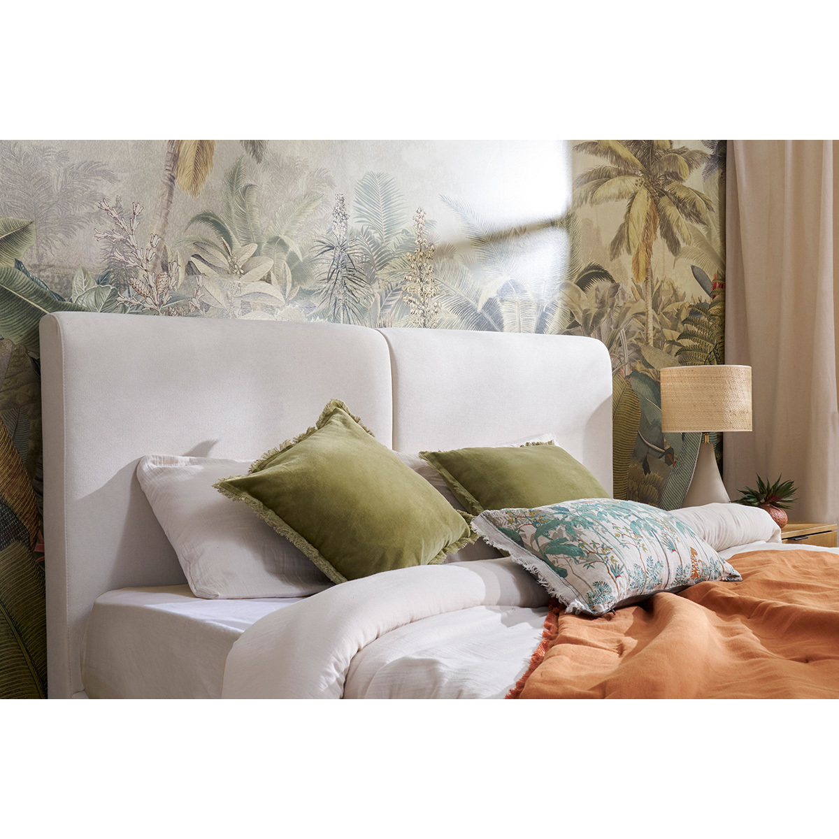 Lit 2 places 160x200 cm en tissu beige et bois clair SALOME beige, MILIBOO