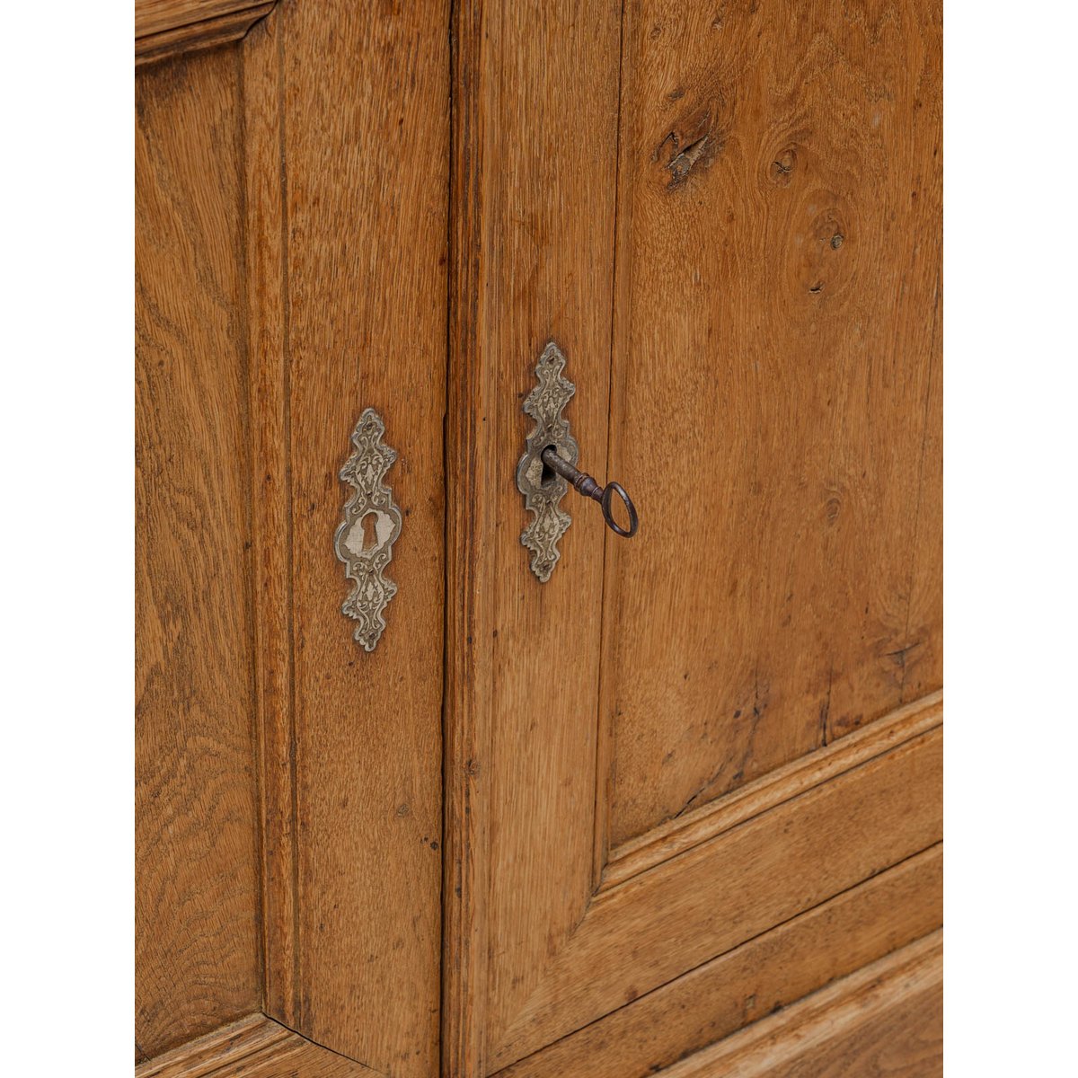 Buffet en bois Gilbert N°1528 - Bon état bois clair, DEBONGOUT