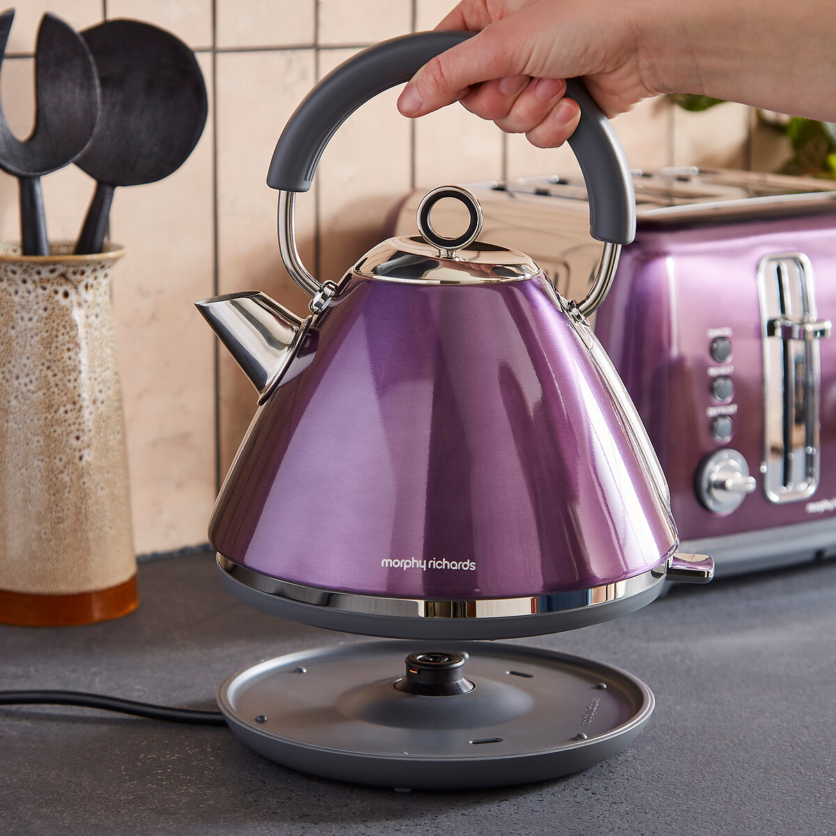 Accents 1.5L Pyramid Kettle purple, MORPHY RICHARDS