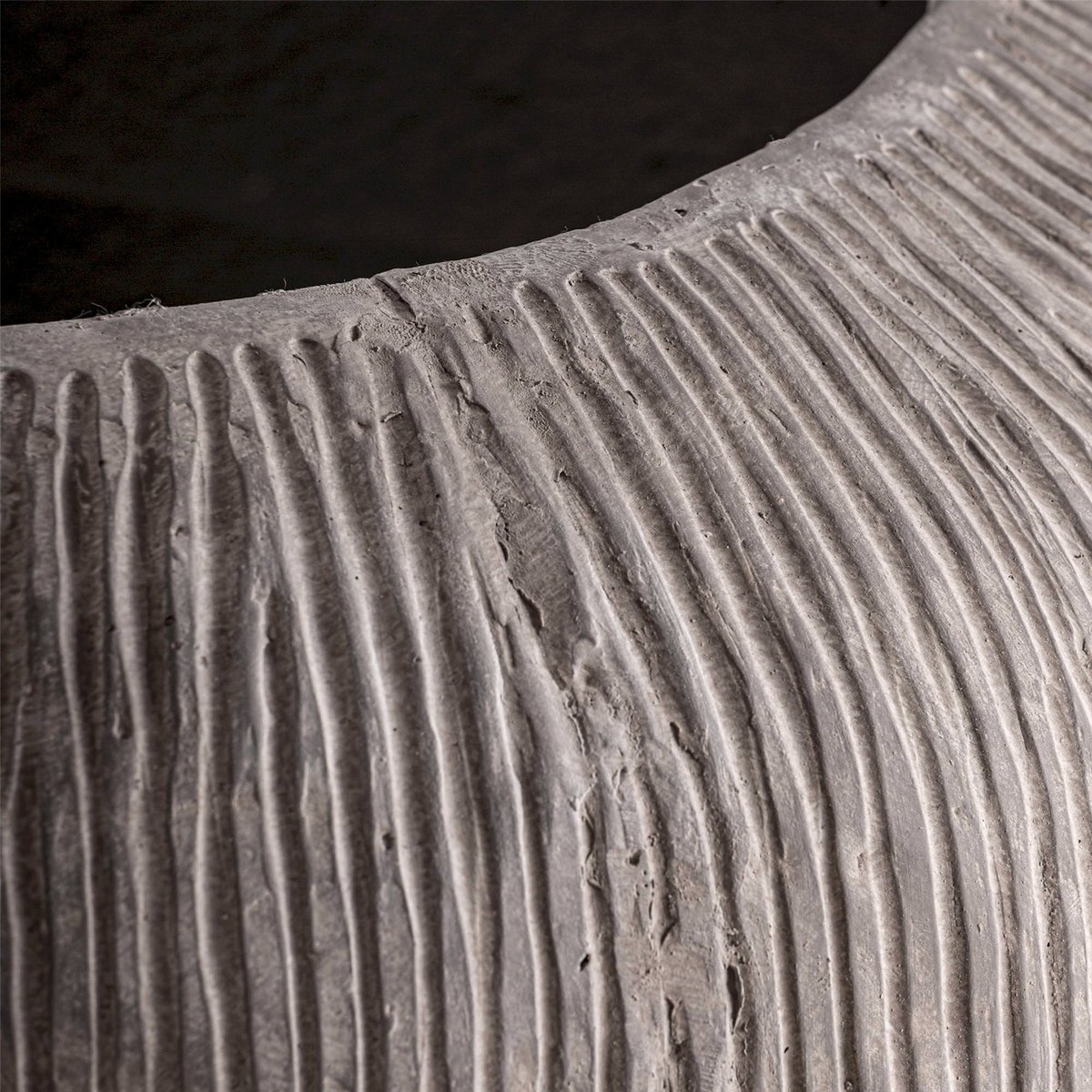 Vase amphore en fibrociment strié beige, RECOLLECTION
