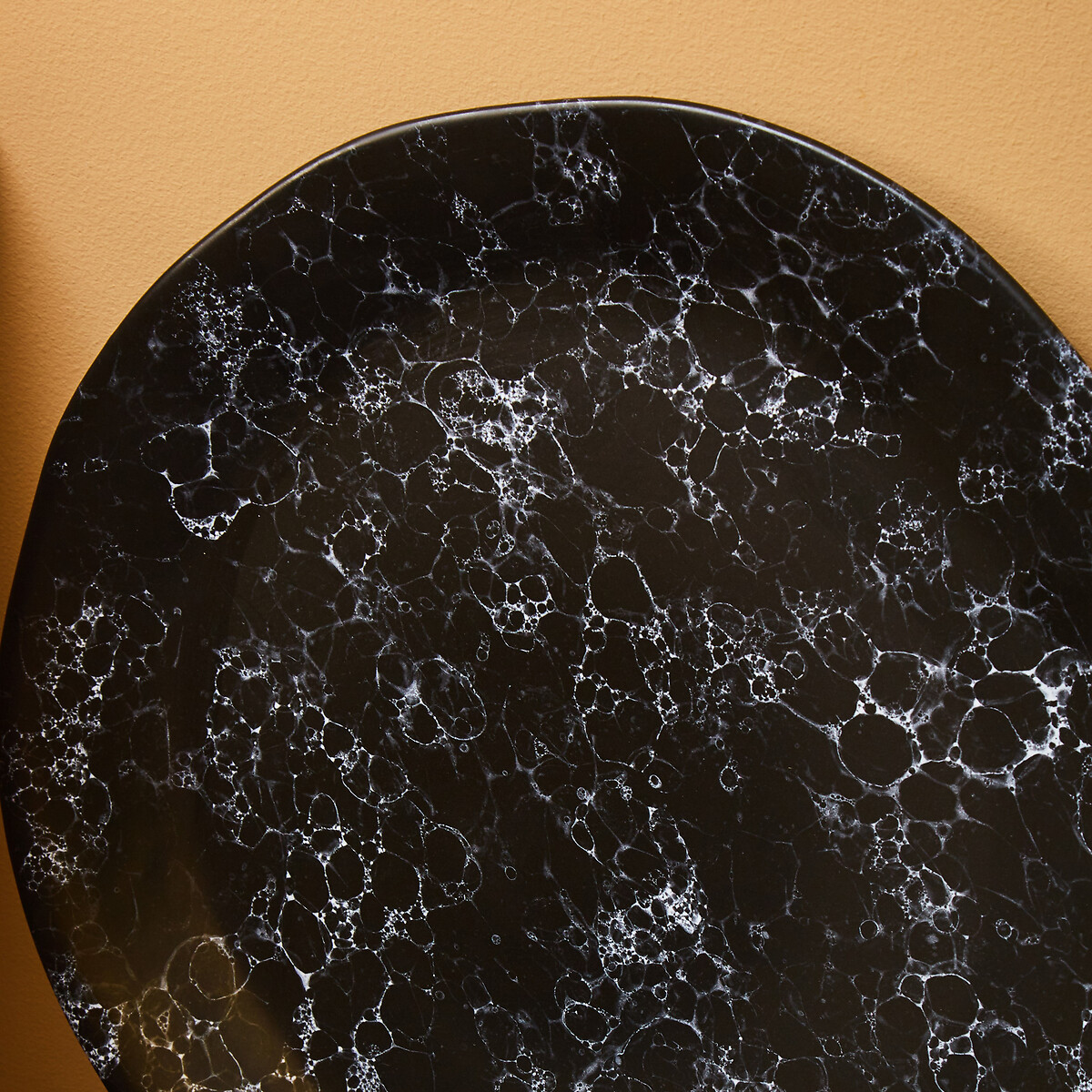 Marbled Stoneware Pizza Plate black, SO'HOME