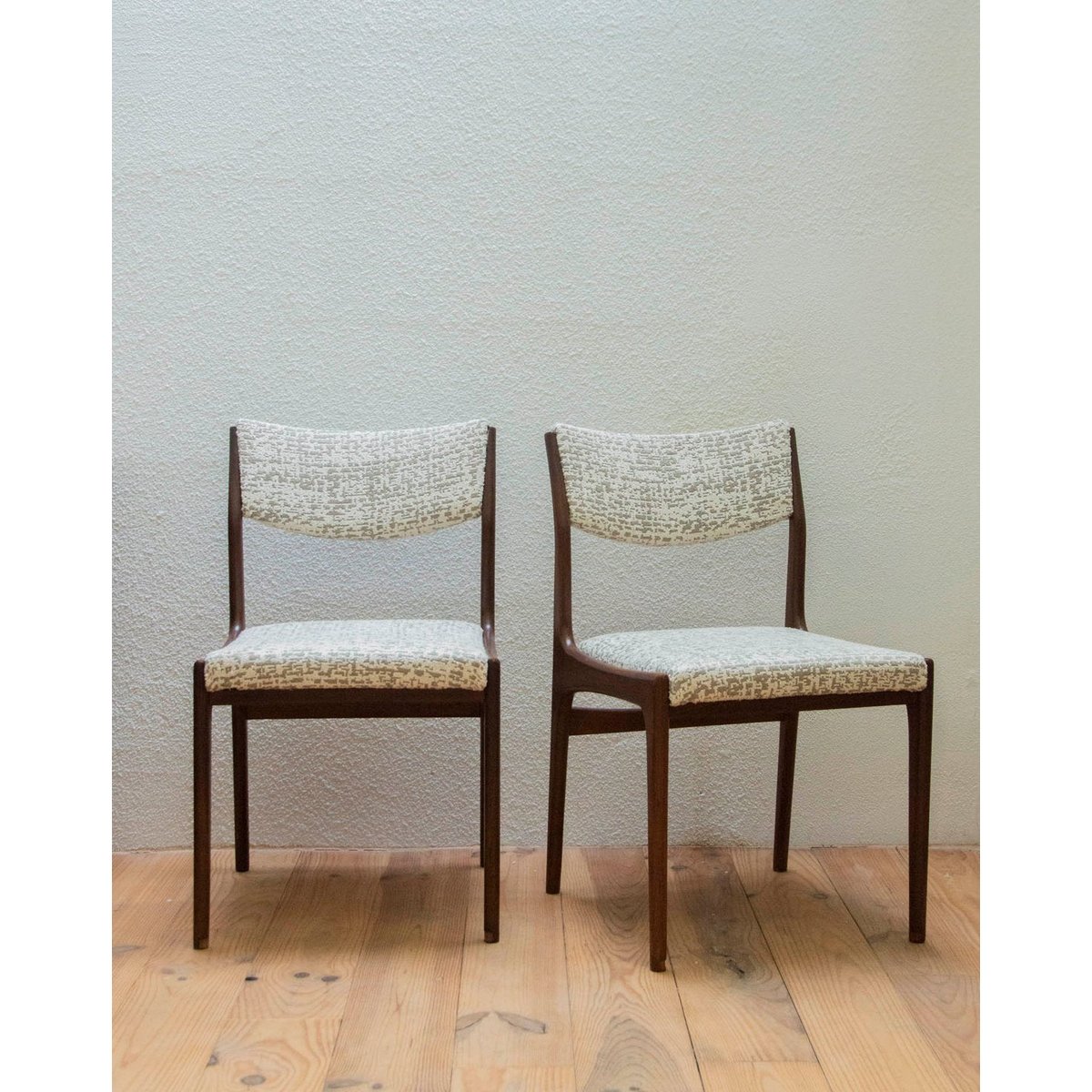 Paire de chaises scandinaves Alma N°1079 - Bon état bois, DEBONGOUT