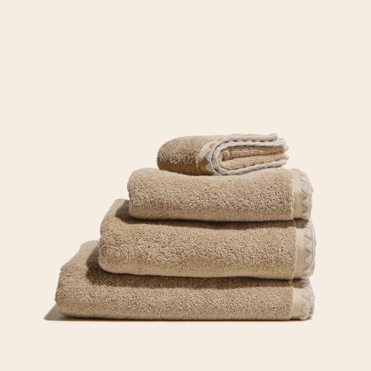 Serviette De Toilette en Éponge unie et point feston triangulaire NERYDA beige lin, MADURA
