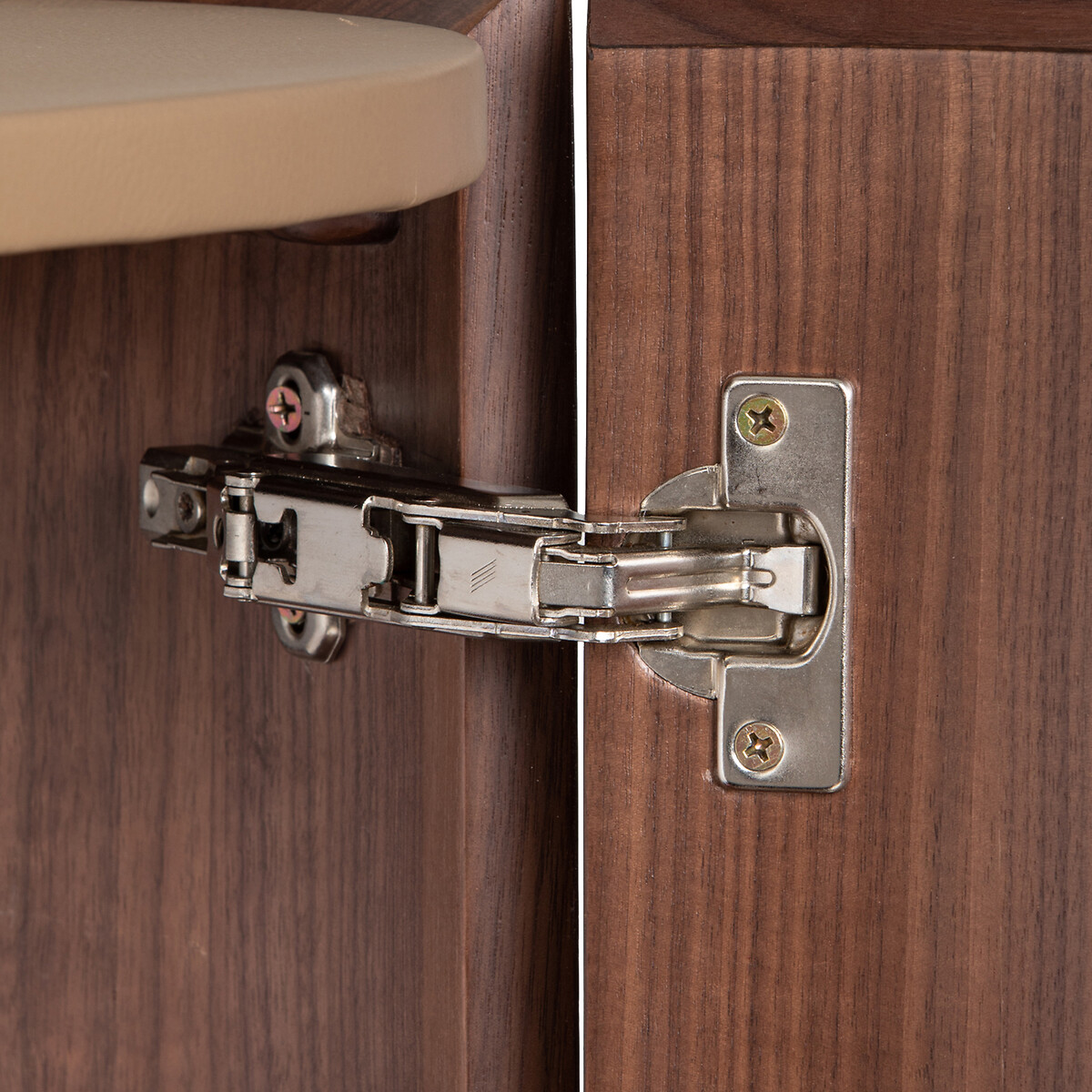 Armoire noyer, plaqué et cuir, Aslen noyer, AM.PM