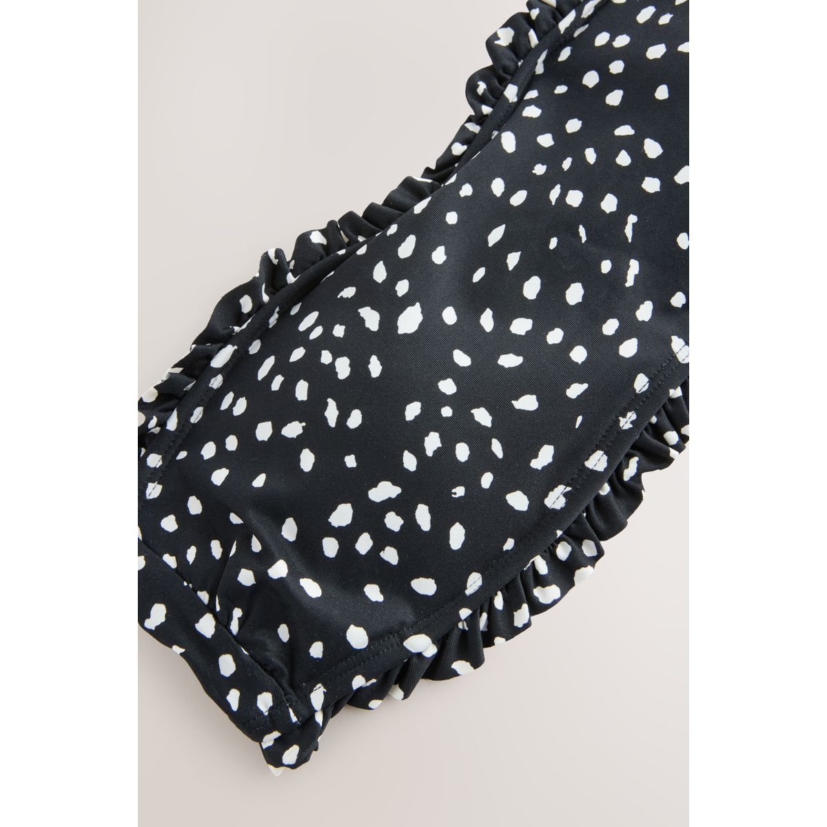 Haut de bikini bandeau volanté noir/pois blancs, NEXT