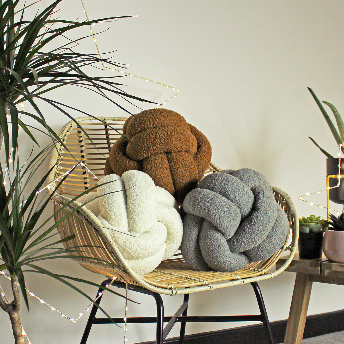 Boucle Knot Fleece Cushion ecru beige, FURN.