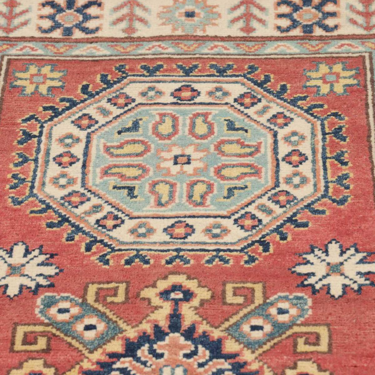 Tapis salon géométrique, noué main en laine, KAZAK CO 54 rouge, beige, bleu, UN AMOUR DE TAPIS