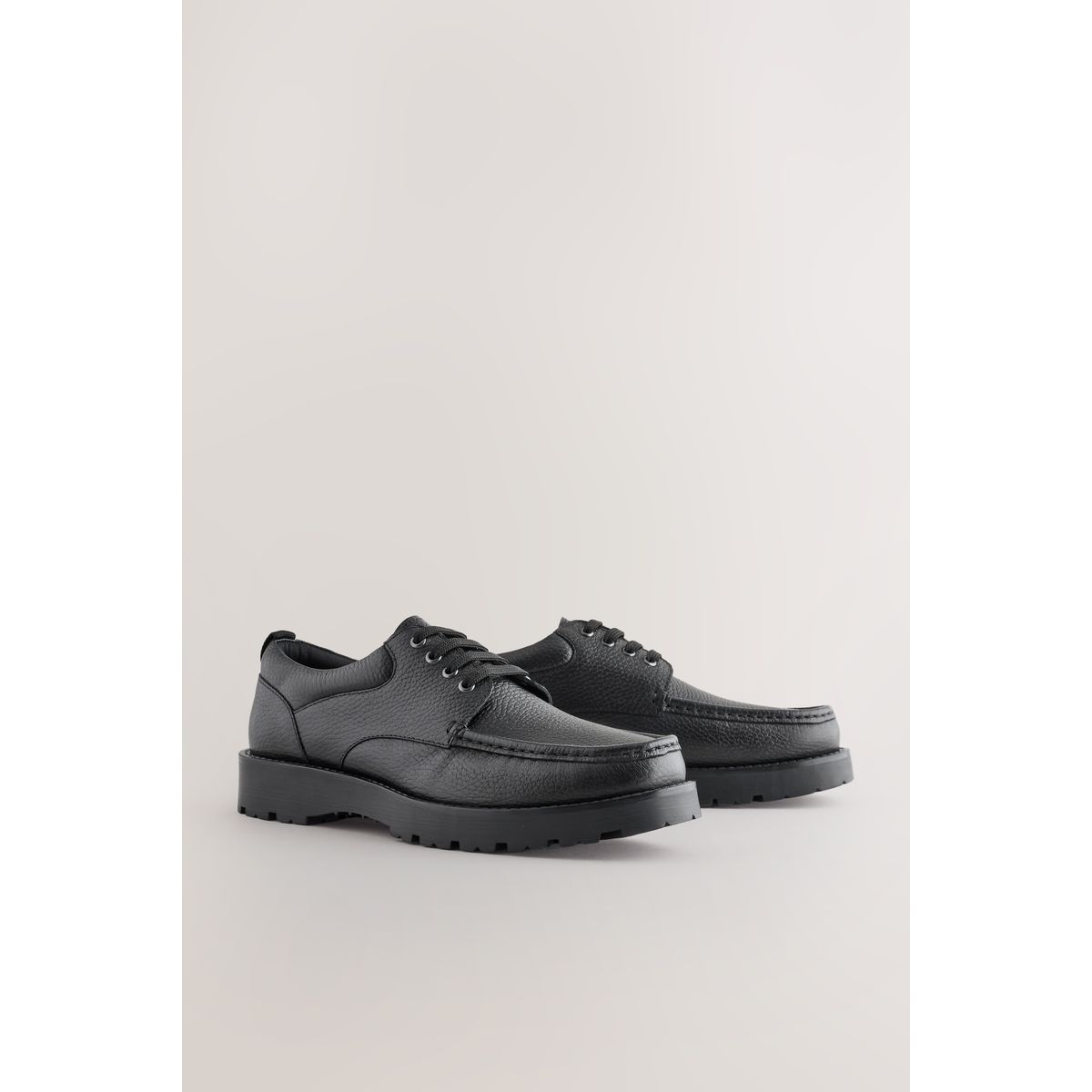 Chaussures à plastron noir, NEXT