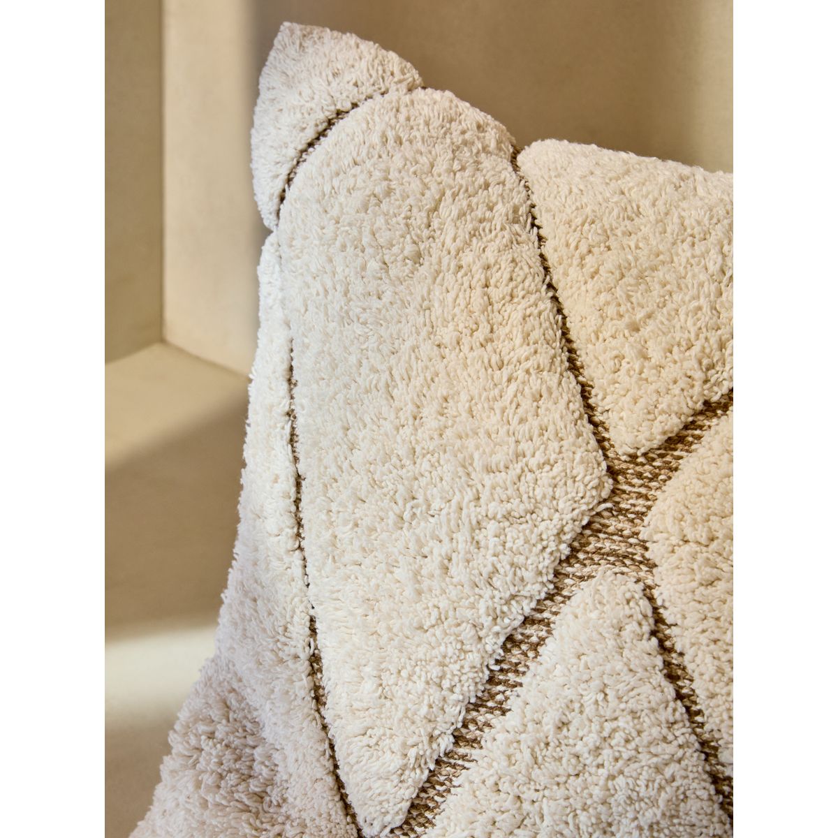 Coussin à imprimé géométrique tufté ivoire, NEXT