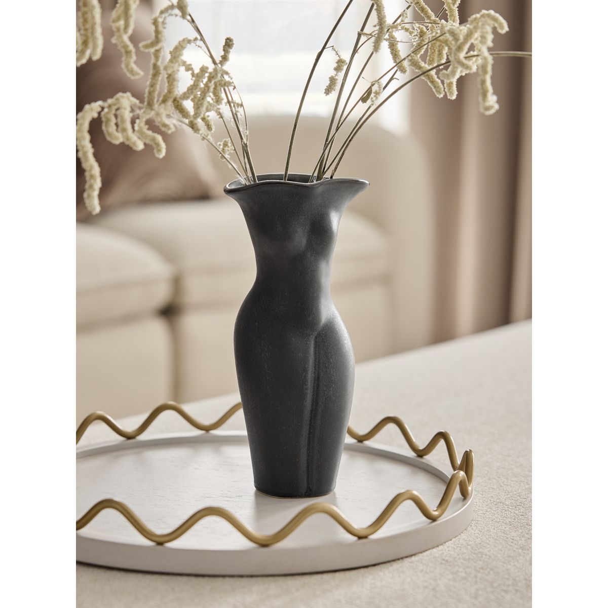 Vase silhouette en céramique noir, NEXT