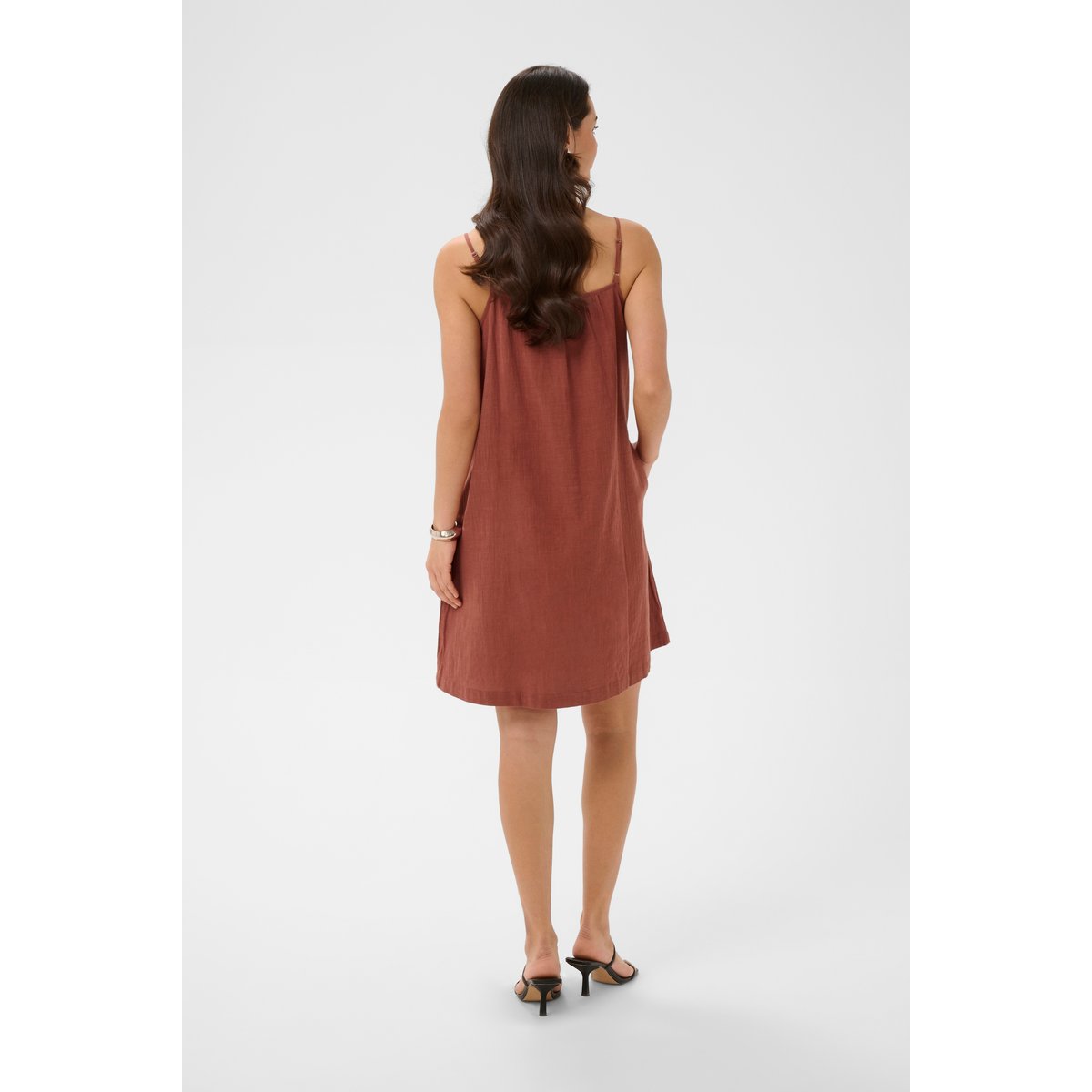 Robe marron henna, KAFFE