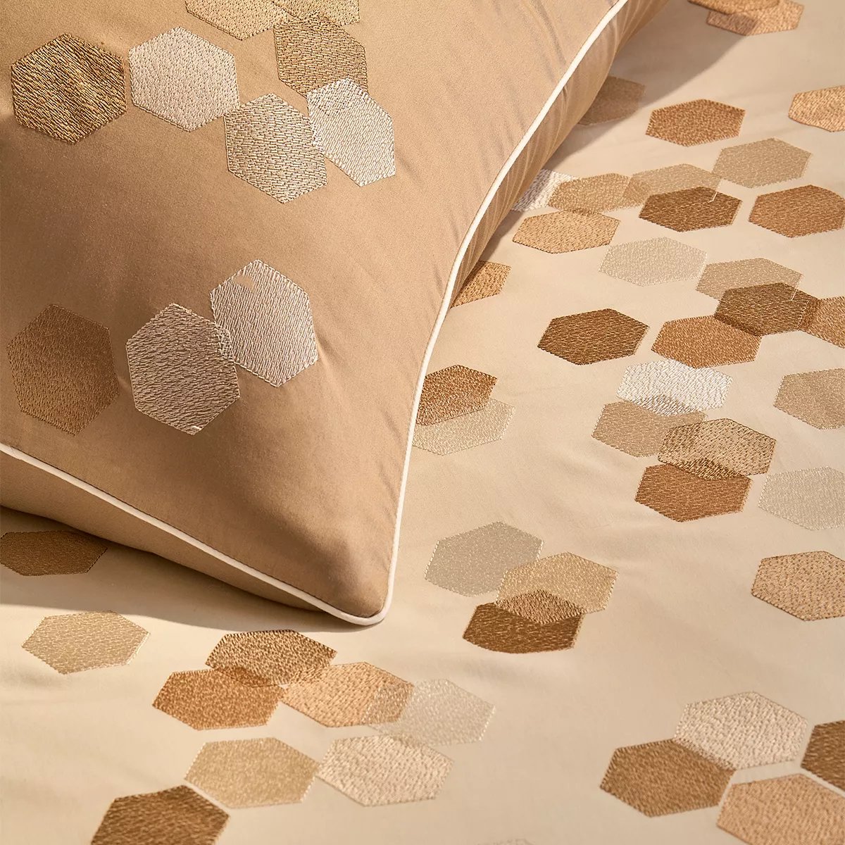 Housse de couette satin de coton Hexagones angora, GARNIER THIEBAUT