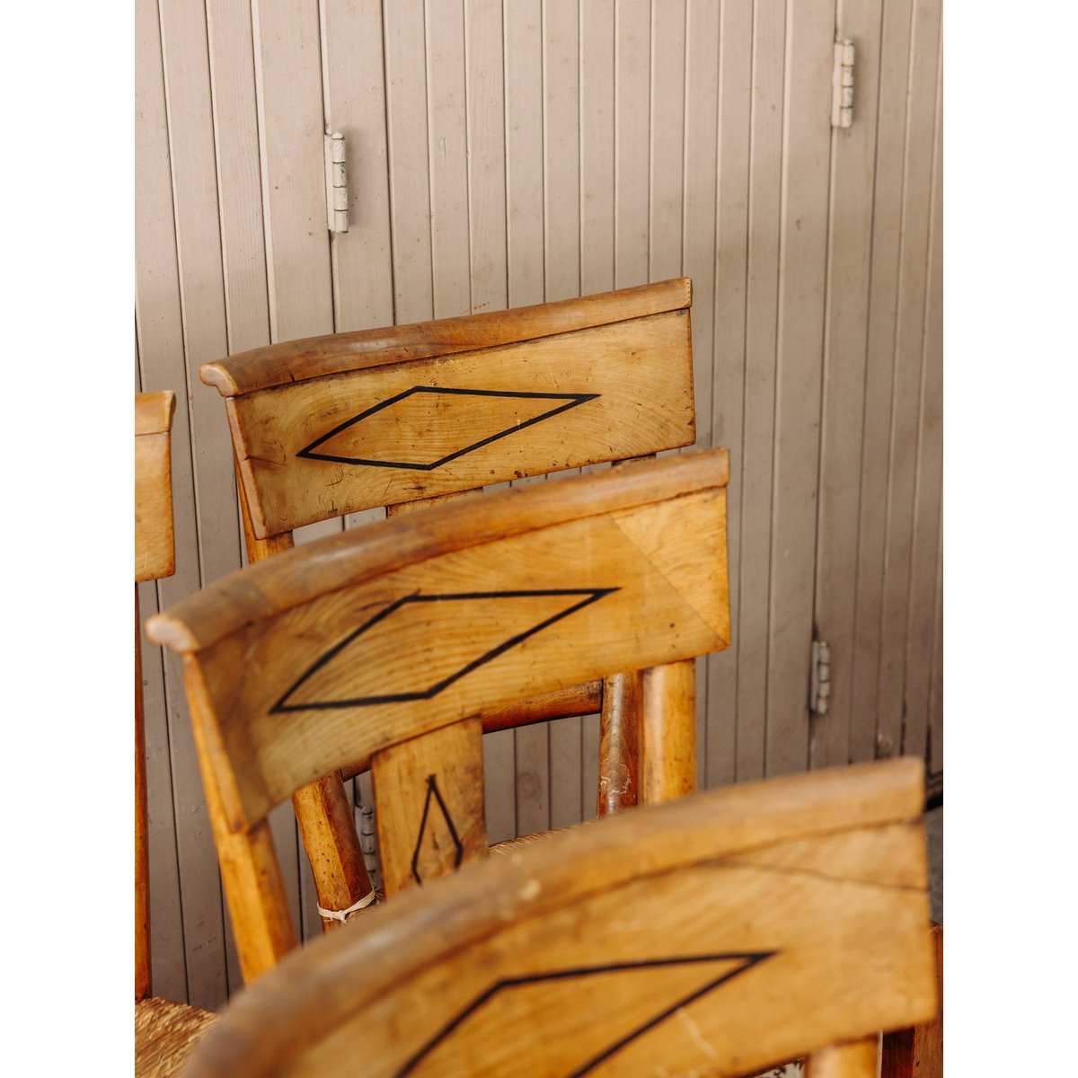 Lot de 6 chaises en cannage et bois sculpté Claude N°1613 - Bon état bois clair, DEBONGOUT