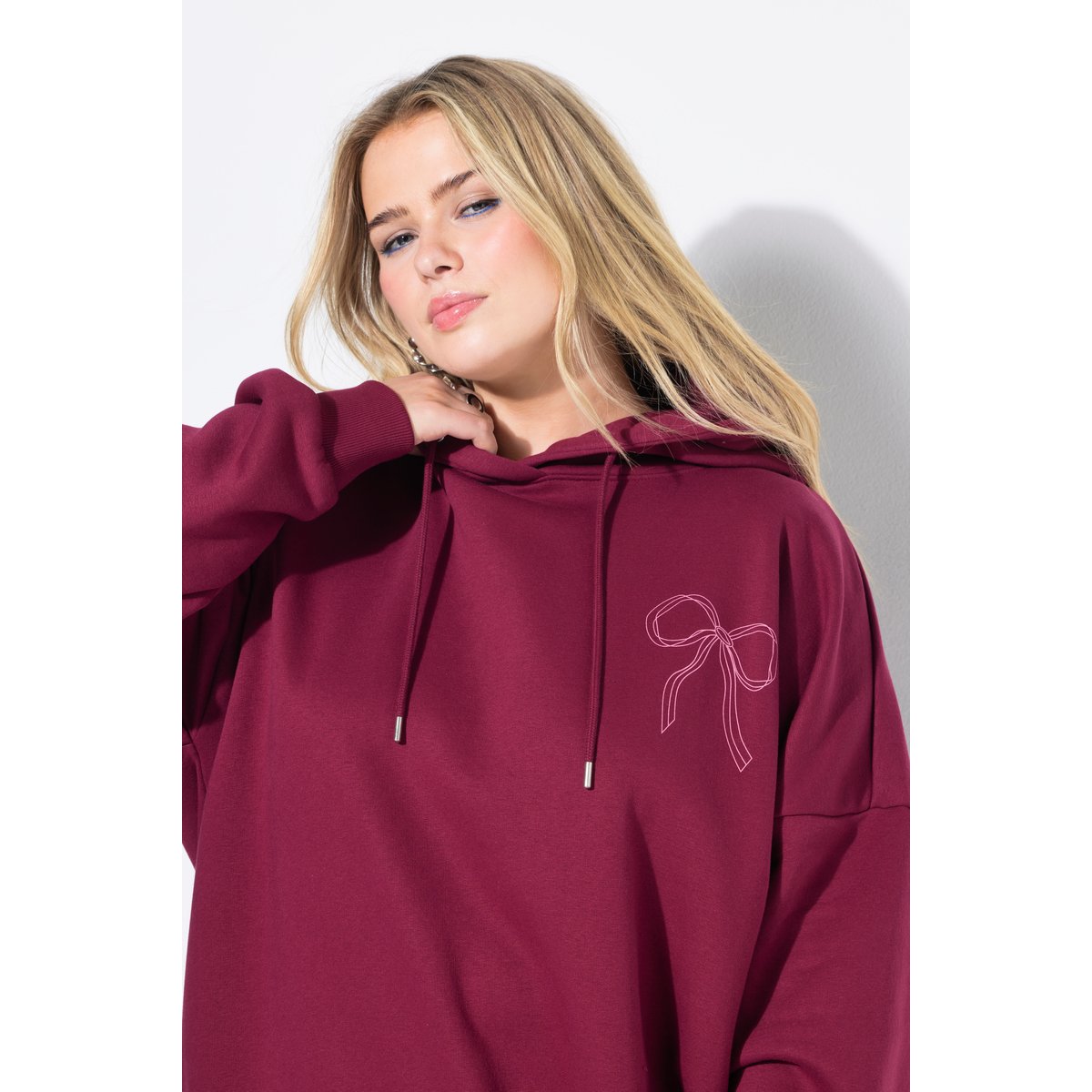Sweat-shirt à capuche oversize, imprimé nœuds rouge vin, STUDIO UNTOLD