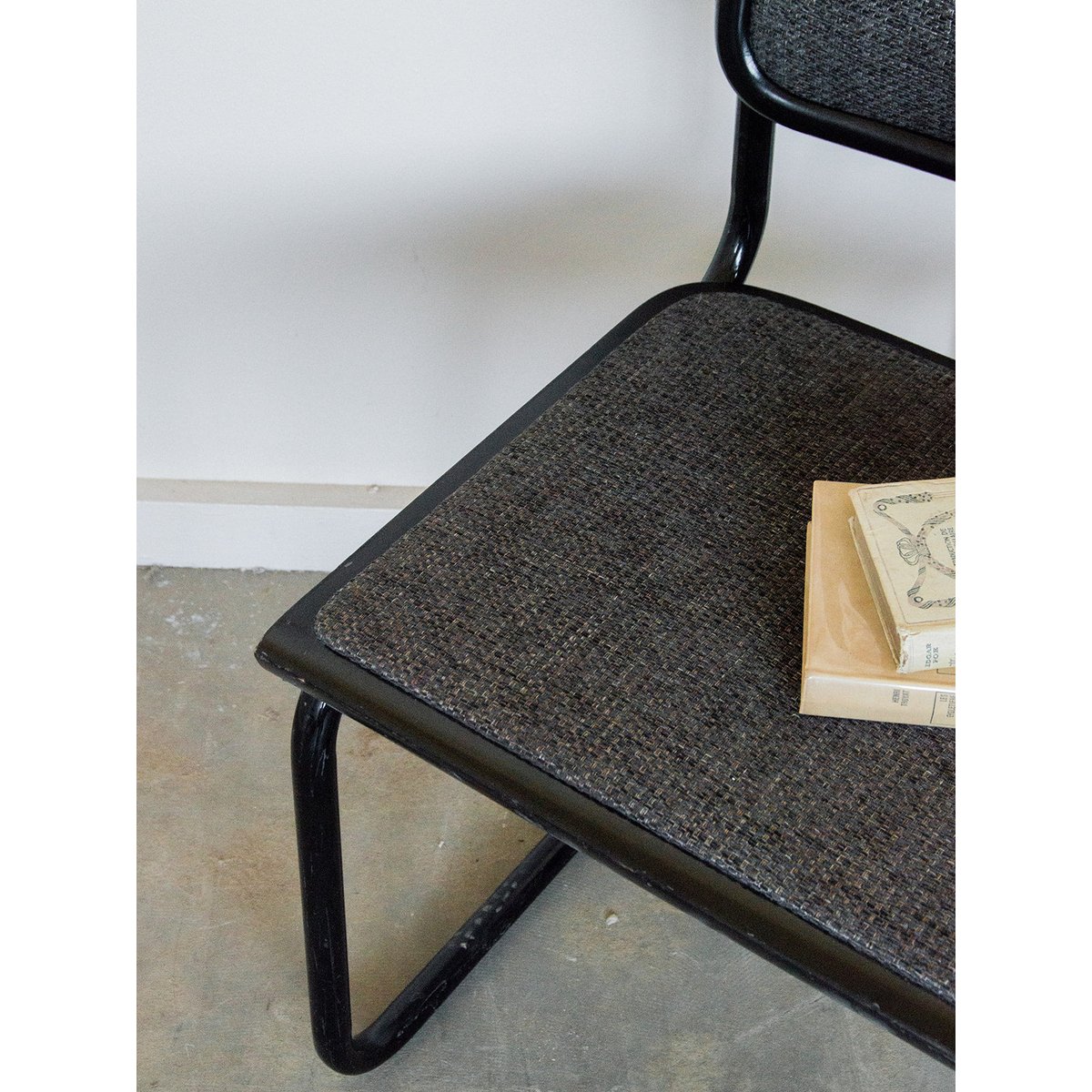 Chaise Breuer noire Diana N°291 - Bon état noir, DEBONGOUT