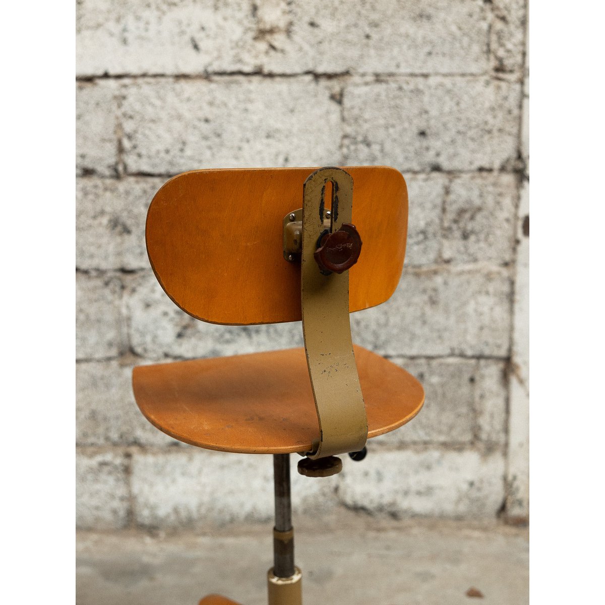 Chaise de bureau contemporaine Alma N°1770 - Bon état beige, DEBONGOUT