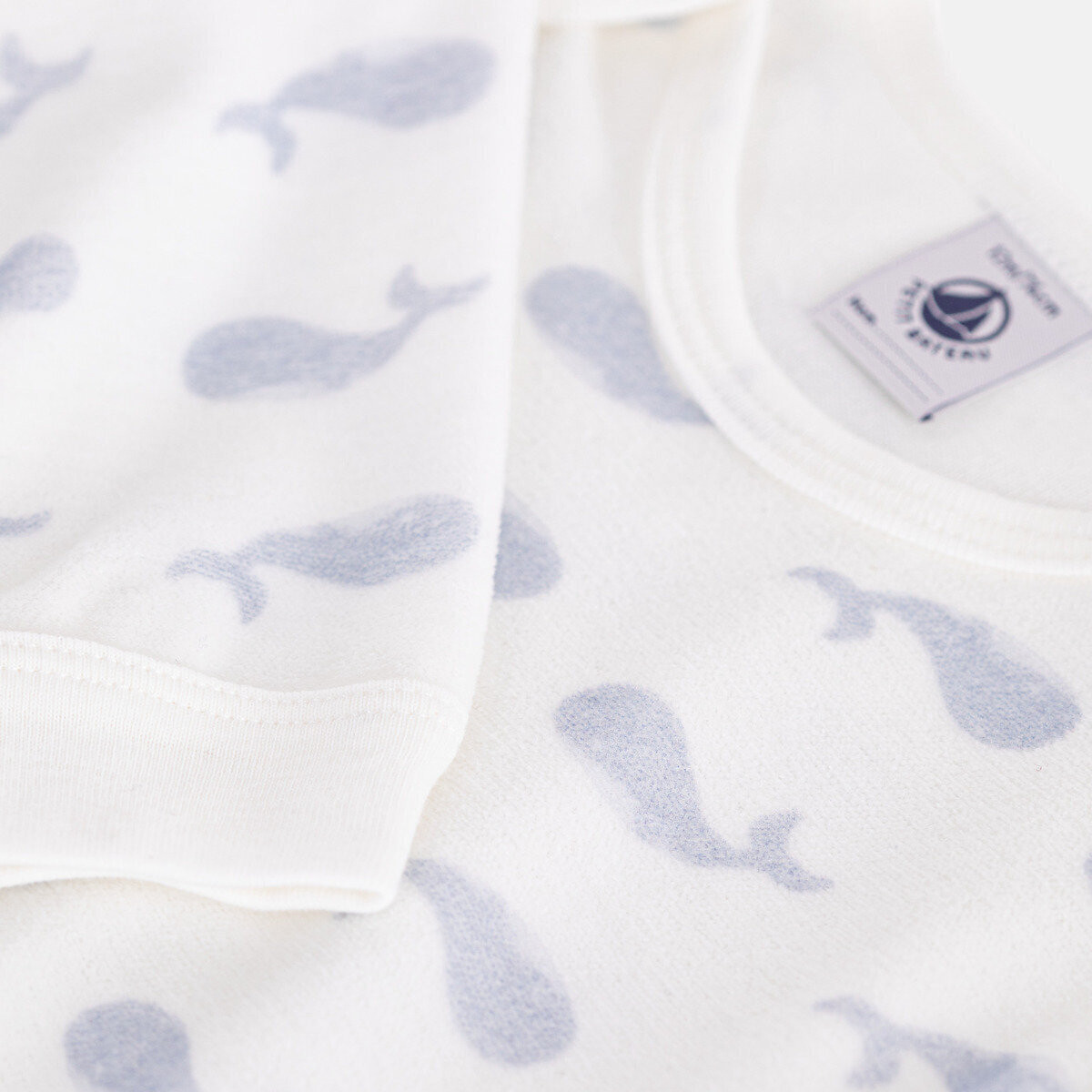 Pigiama in cotone, con stampa con balene fantasia fondo bianco, PETIT BATEAU