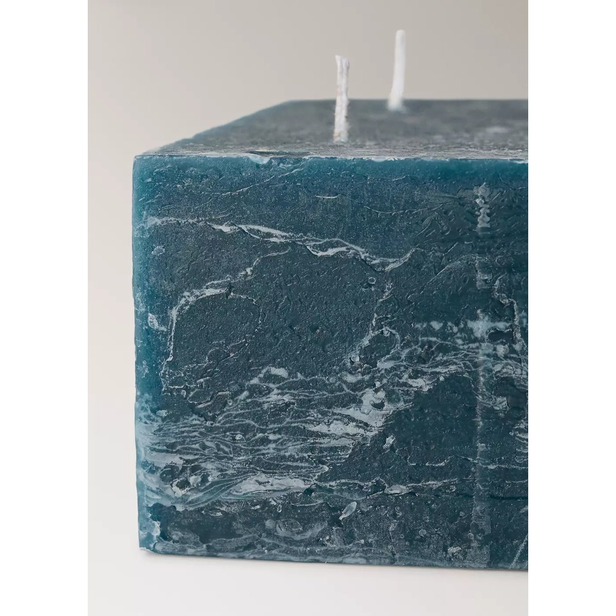Bougie carrée en paraffine bleu pétrole, MANGO HOME