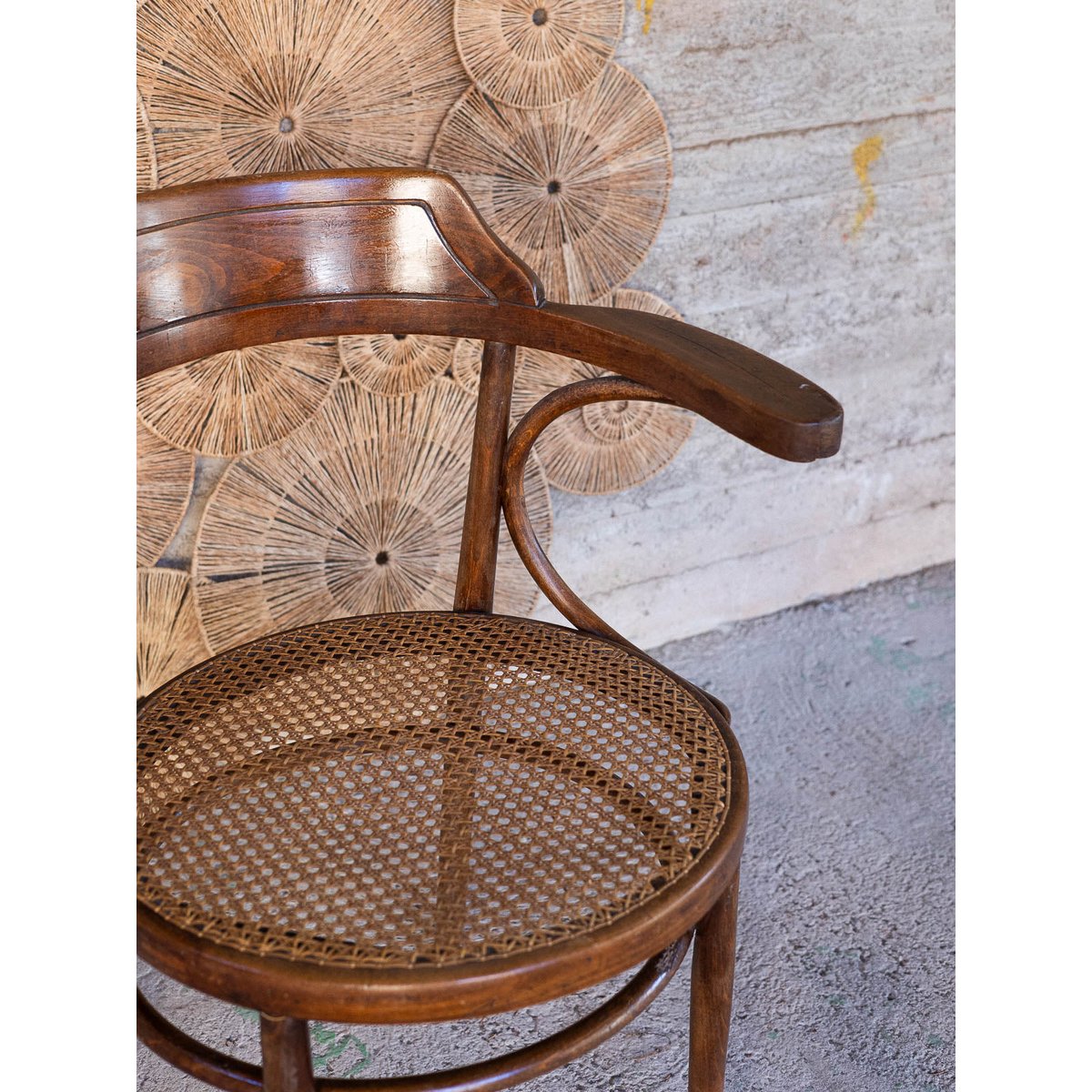 Fauteuil administratif en bois Ernest N°1562 - Bon état bois foncé, DEBONGOUT
