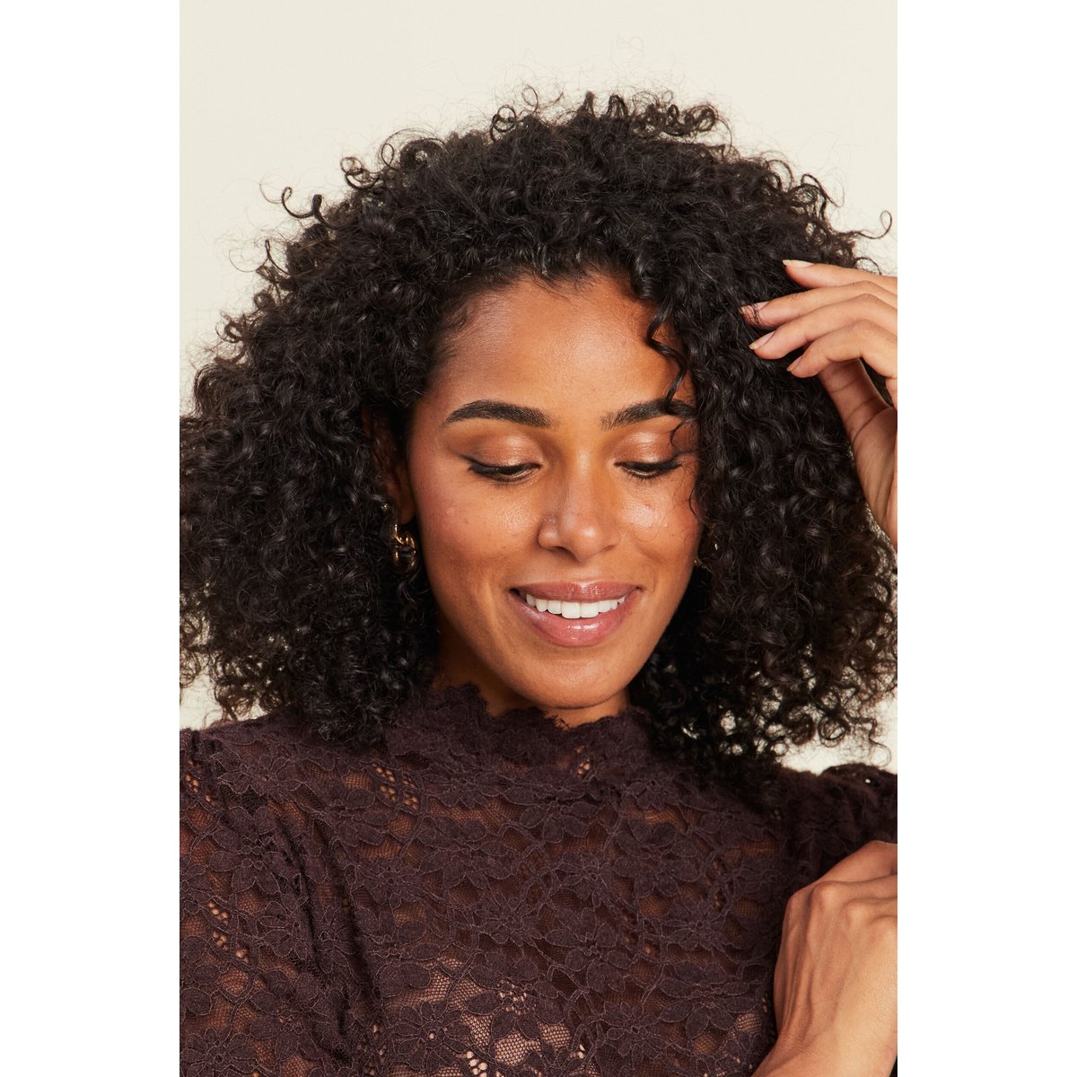 Blouse cintrée col montant dentelle marron foncé, BREAL