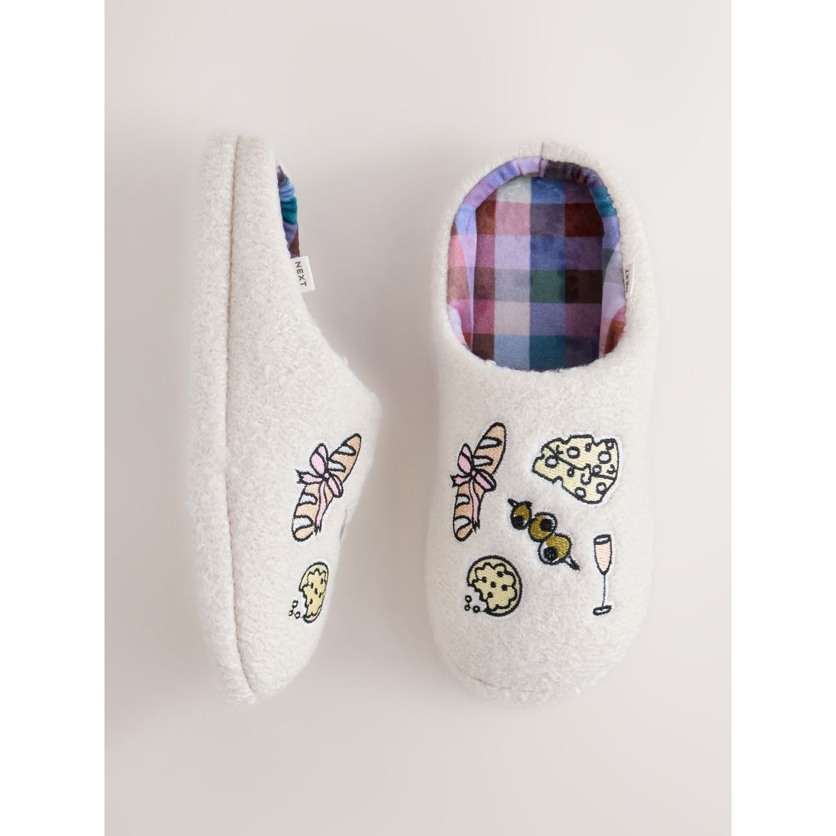Chaussons mules en peau lainée crème, NEXT