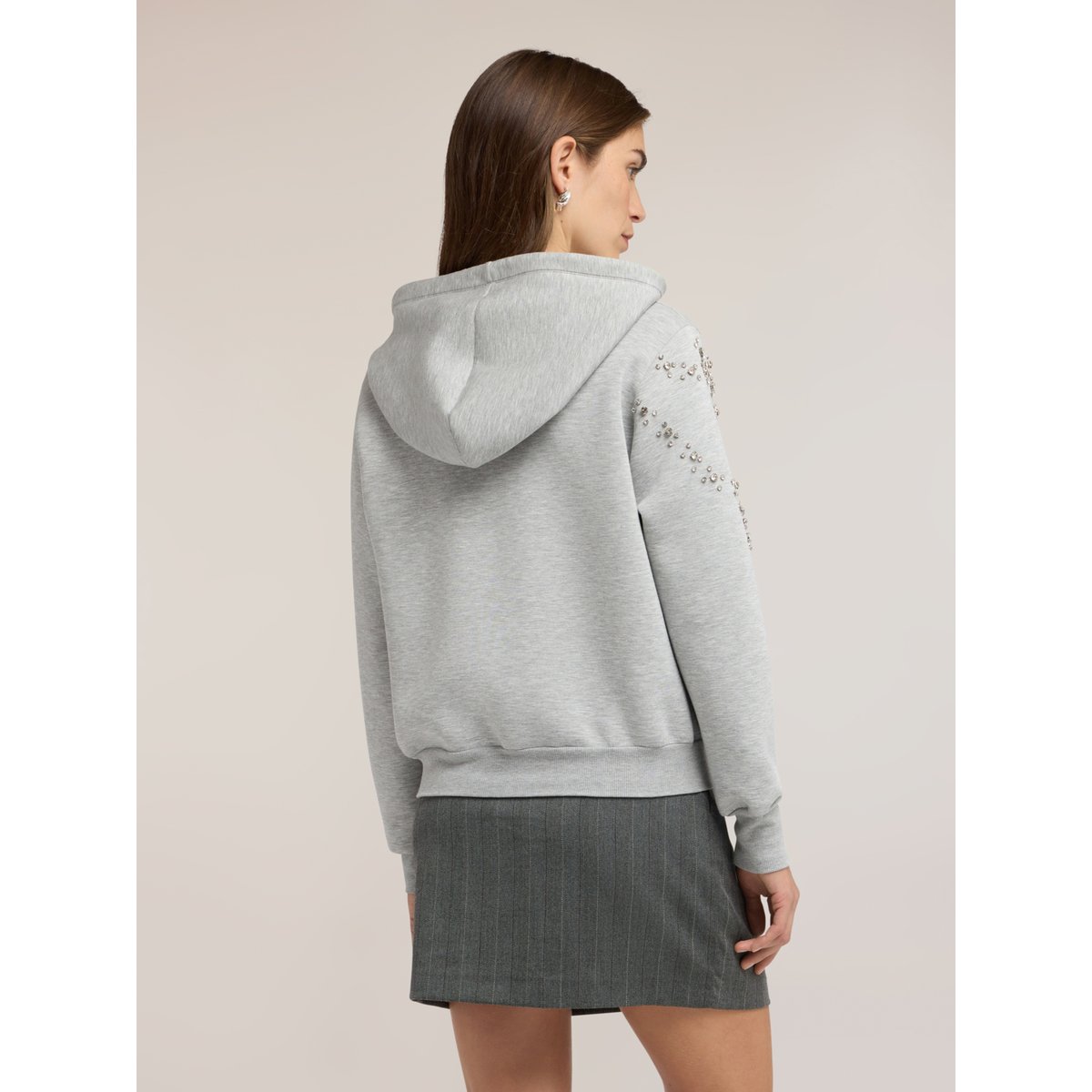 Sweat-shirt fermé avec capuche et applications de strass gris, MOTIVI
