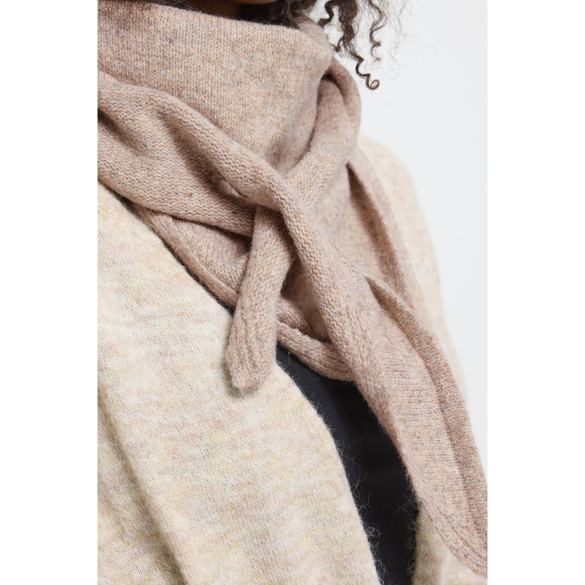Foulard triangle à la texture douce beige oatmeal melange, ICHI