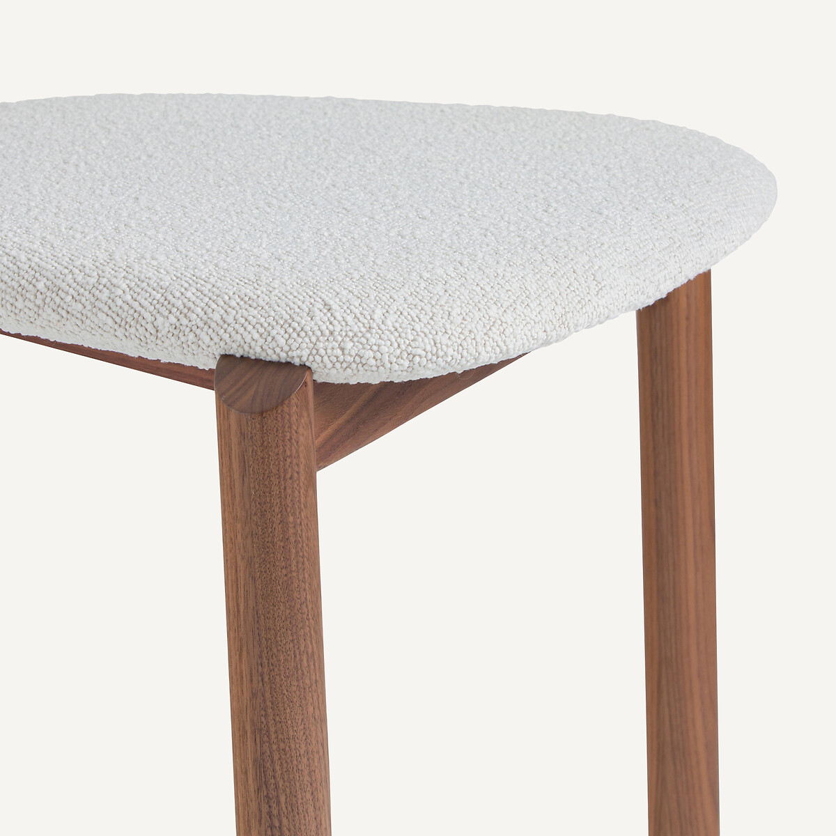 Chaise 3 pieds, en noyer massif et tissu bouclette, MARAIS teinté coloris noyer, AM.PM X EMMANUEL GALLINA