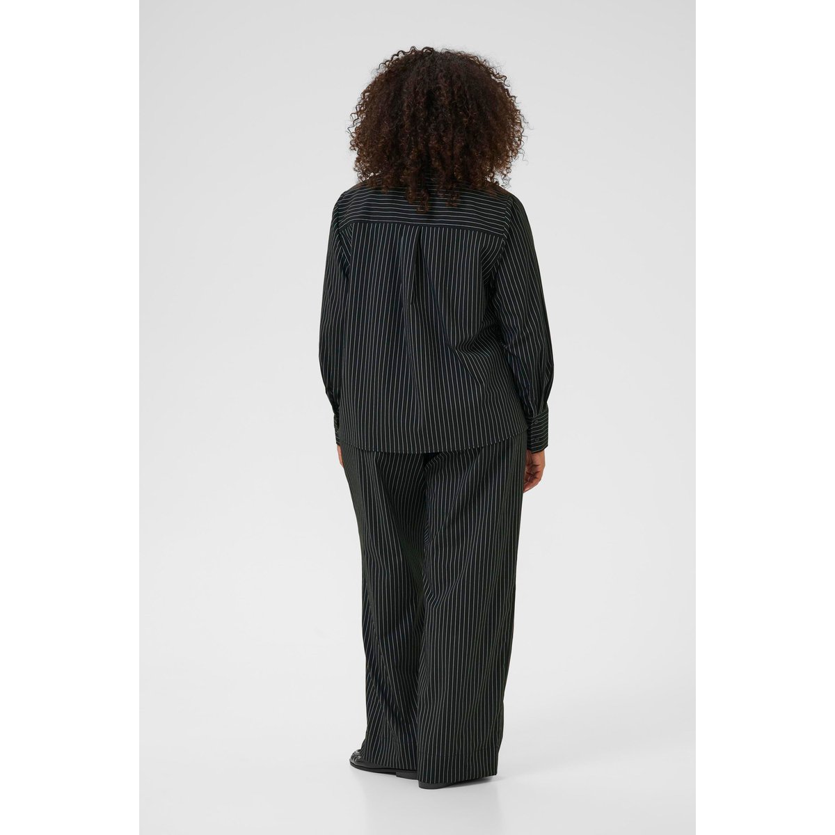 Chemise à manches longues noir blanc black/chalk pinstripe, KAFFE CURVE
