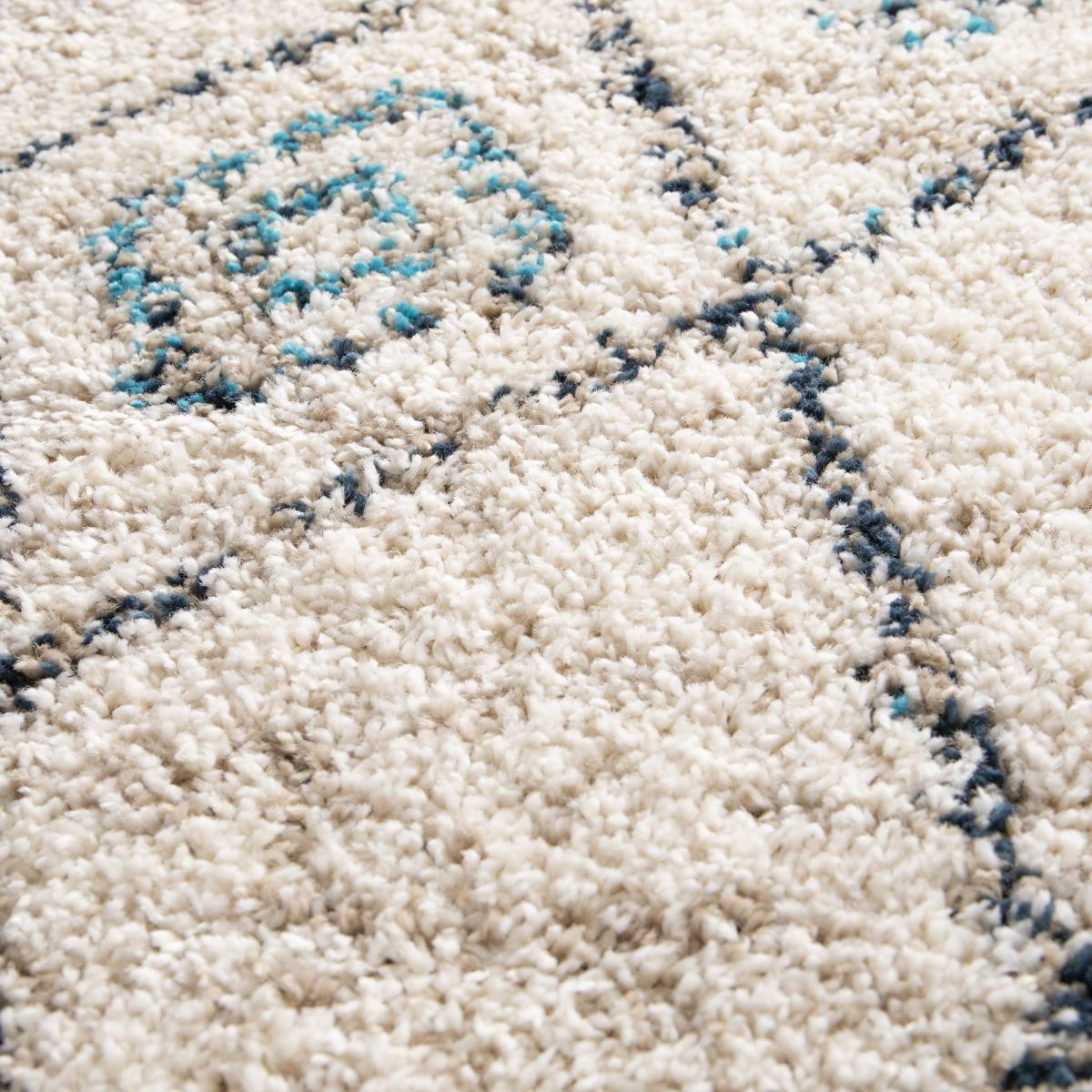 Tapis shaggy tissé motif berbère AMORE 2 écru, bleu, UN AMOUR DE TAPIS
