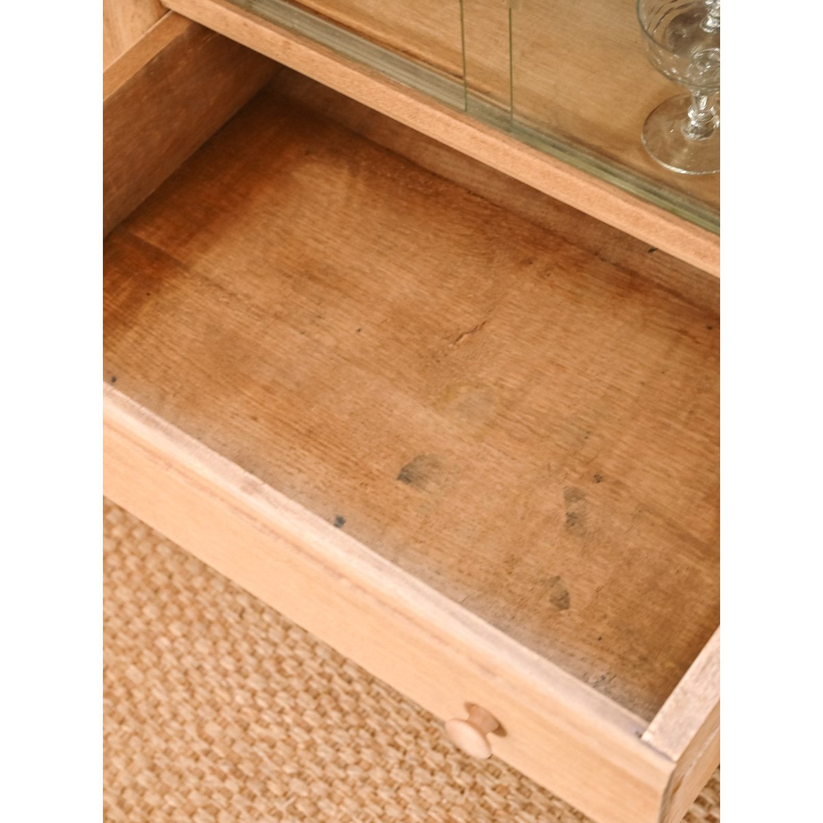 Buffet en bois massif travaillé Gilbert N°1846 - Bon état bois clair, DEBONGOUT