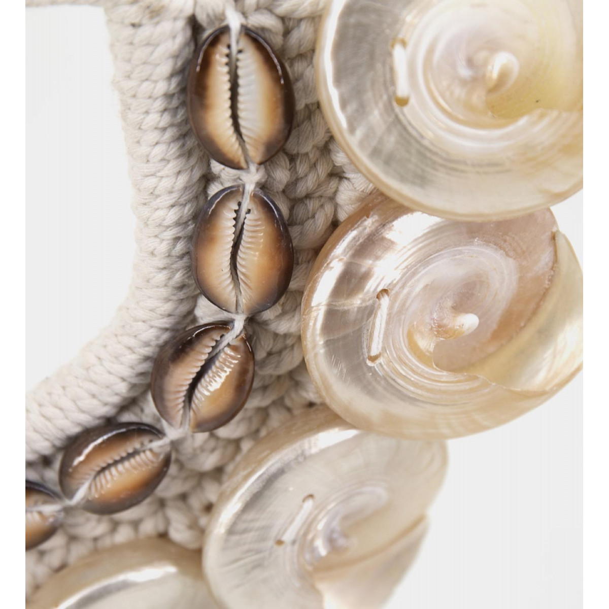 Sculpture collier coquilles corde blanc blanc, DECORATION D’AUTREFOIS