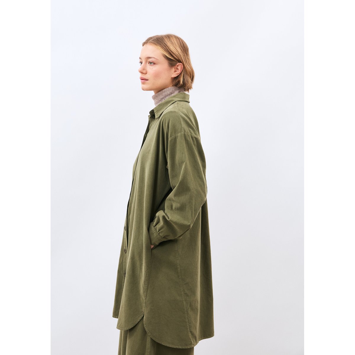 Robe chemise manches longues en velours côtelé army, HUMILITY