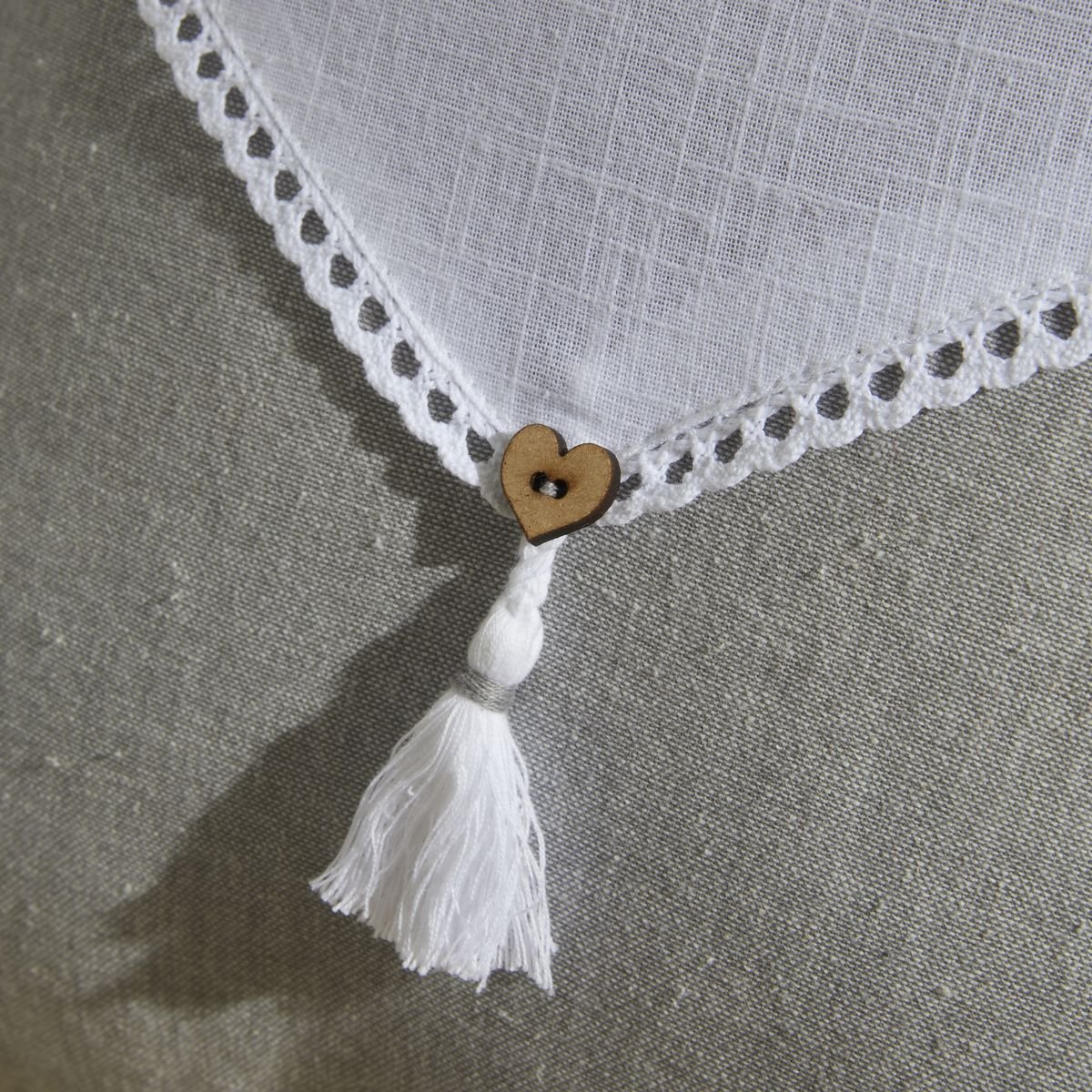 Coussin déhoussable avec pompon coton uni CHARME gris, TODAY