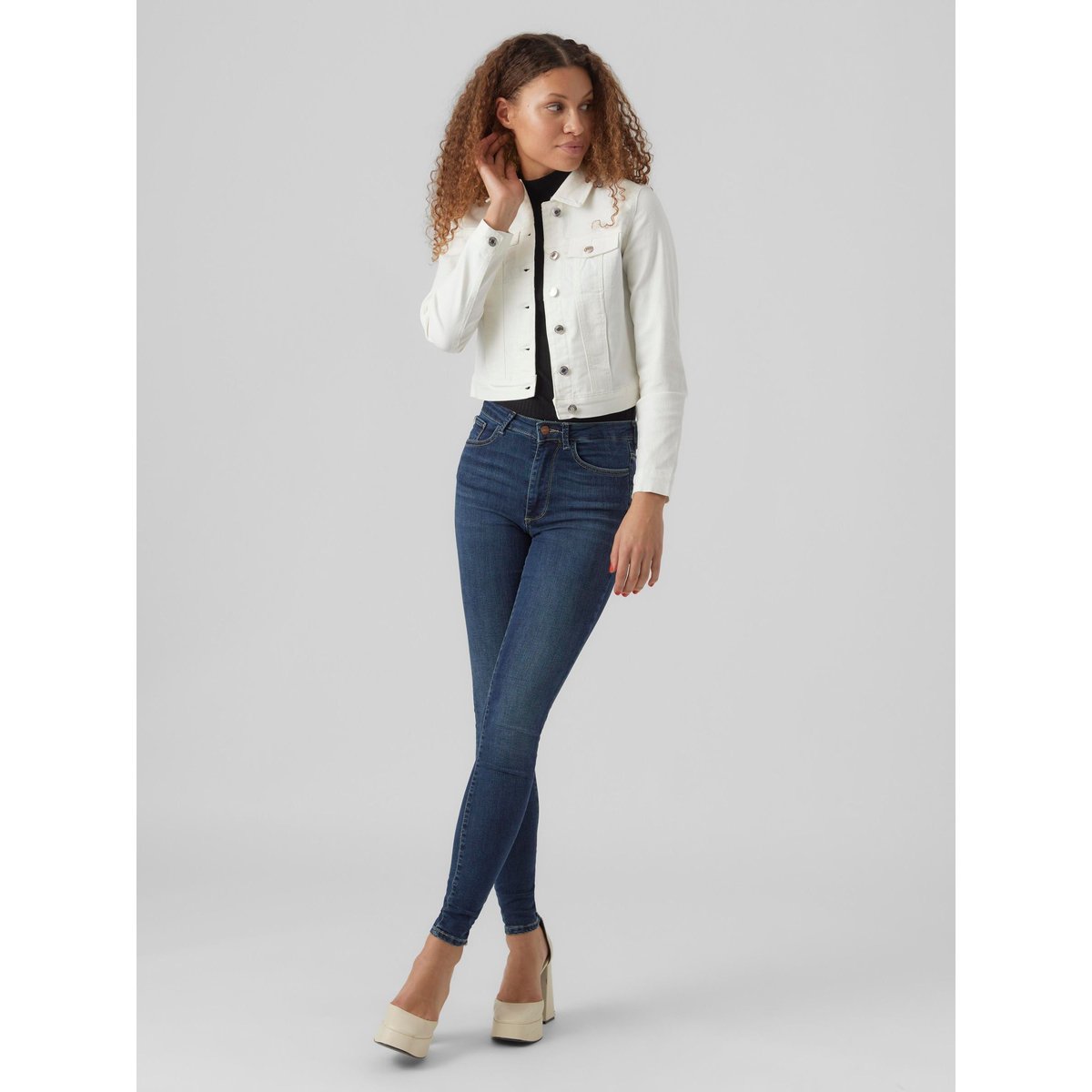 Veste courte en jean  cloud dancer, VERO MODA