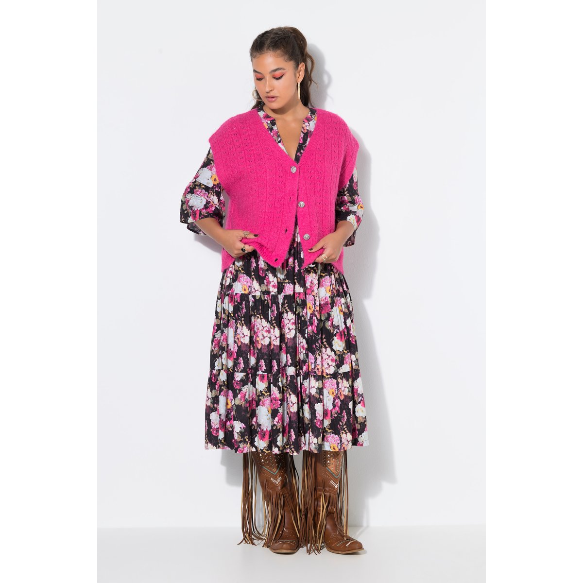 Gilet en maille ajourée, boutons fantaisie rose vif fuchsia, STUDIO UNTOLD