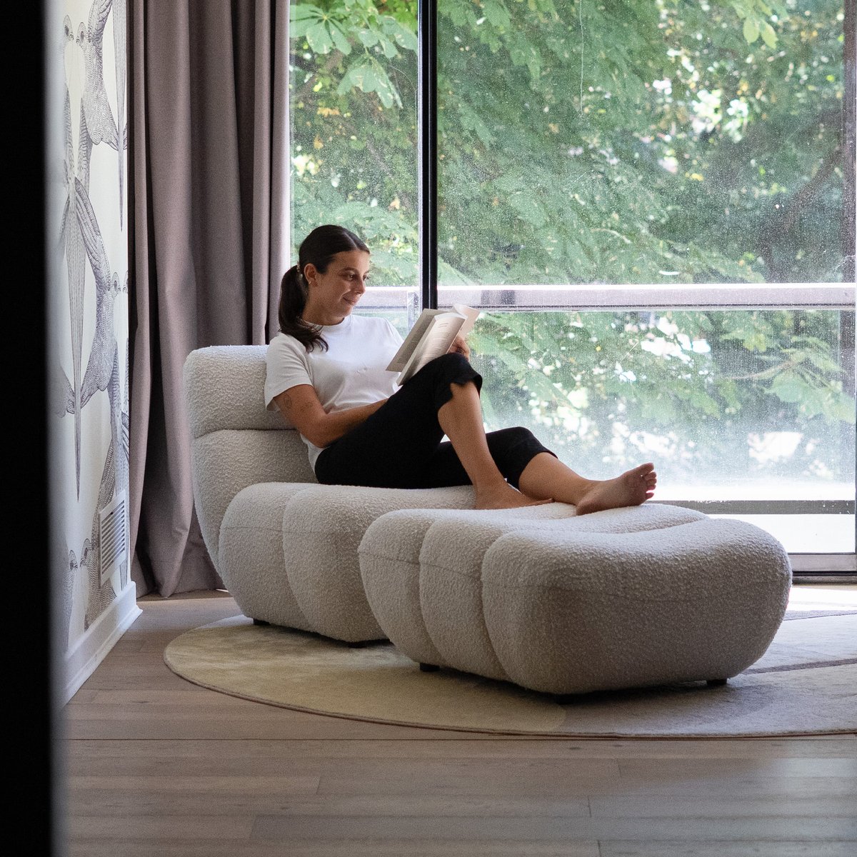 Ensemble fauteuil et pouf en tissu bouclé - TEDDY blanc, MAISON PAVANE
