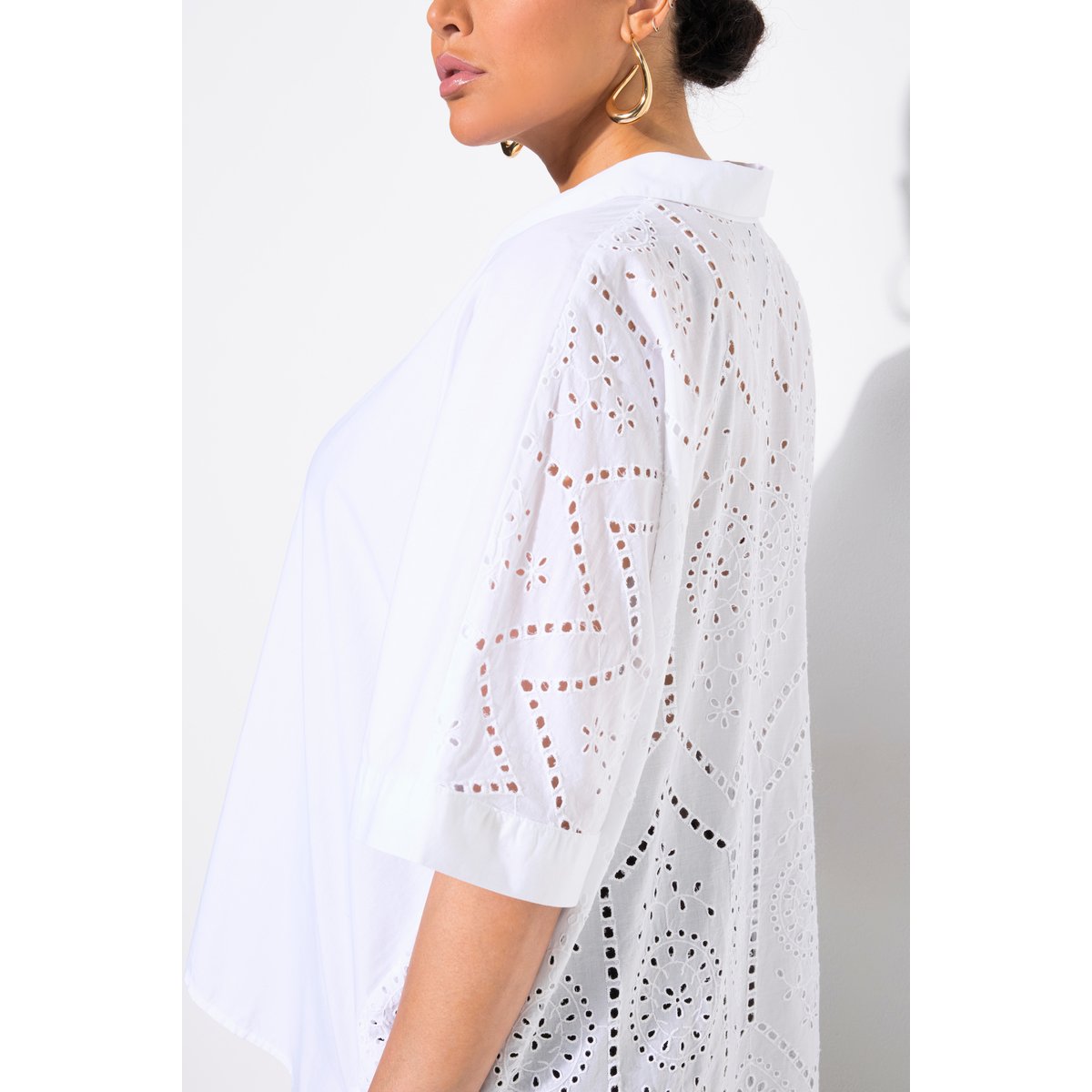 Blouse oversize. Broderies ajourées. Col blanc neige, ULLA POPKEN