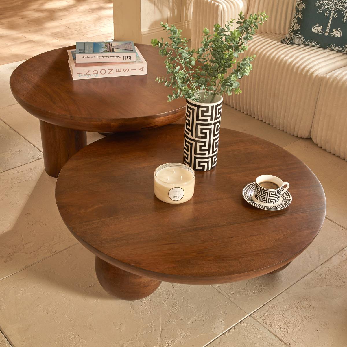 Table basse bois de manguier massif 3 pieds sphériques ABEKAS marron, ATMOSPHERA