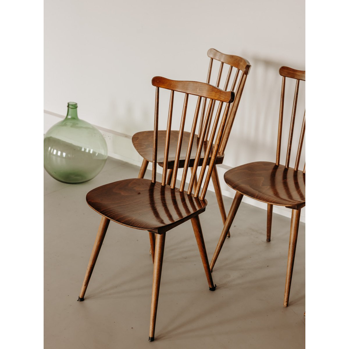 Lot de 4 chaises élégante en bois Alma N°2001 - Bon état bois foncé, DEBONGOUT