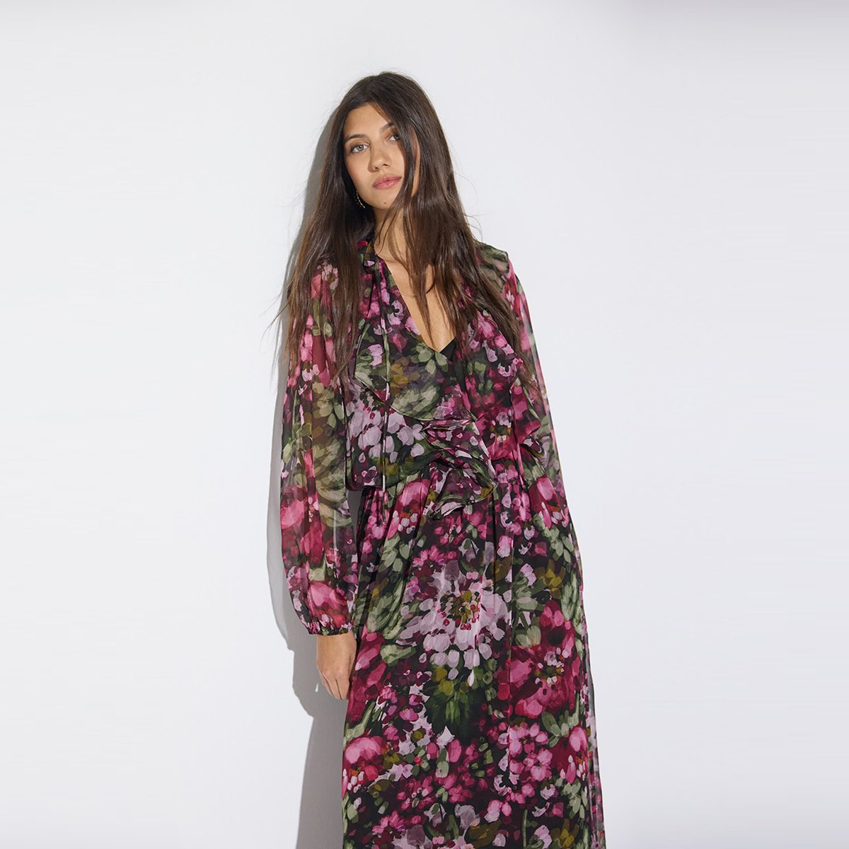 Robe longue en georgette imprimée à volants et ceinture rose, LOLA CASADEMUNT