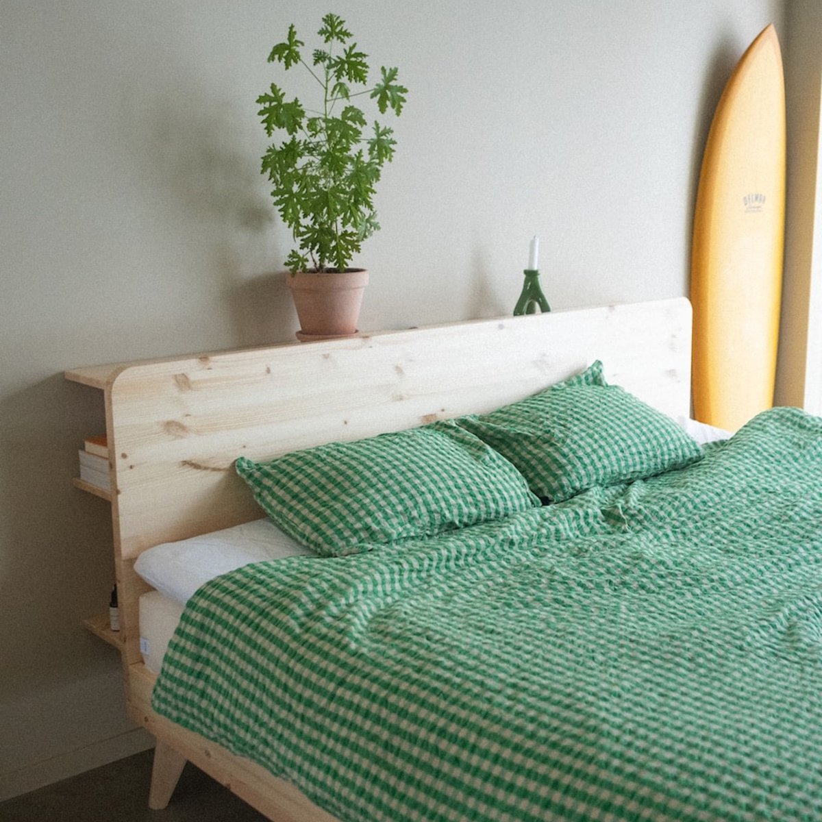 Lit en pin massif + matelas futon - RETREAT BED bois clair, KARUP DESIGN