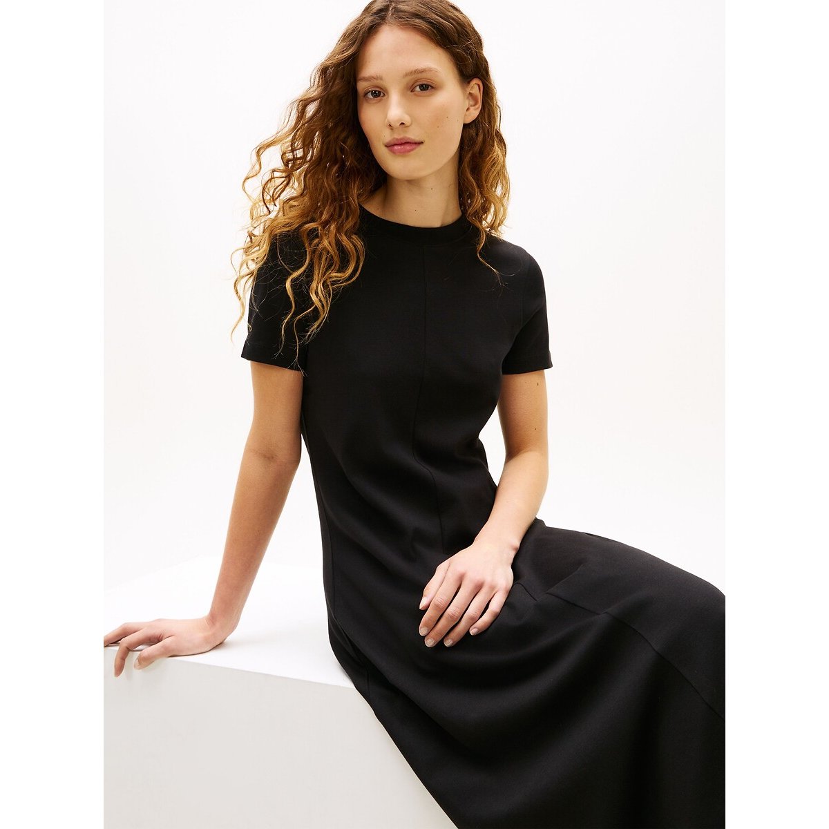 Vestido midi de malha com manga curta preto , TOMMY HILFIGER