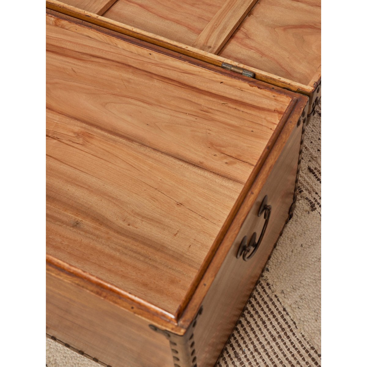 Grande malle en bois clair et laiton Lucienne N°243 - Bon état bois clair, DEBONGOUT